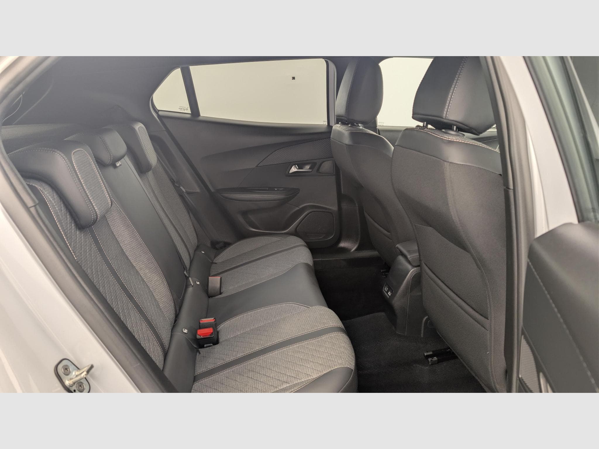 Peugeot 2008 100 S&S BVM6 Allure (2025) - Photo 10