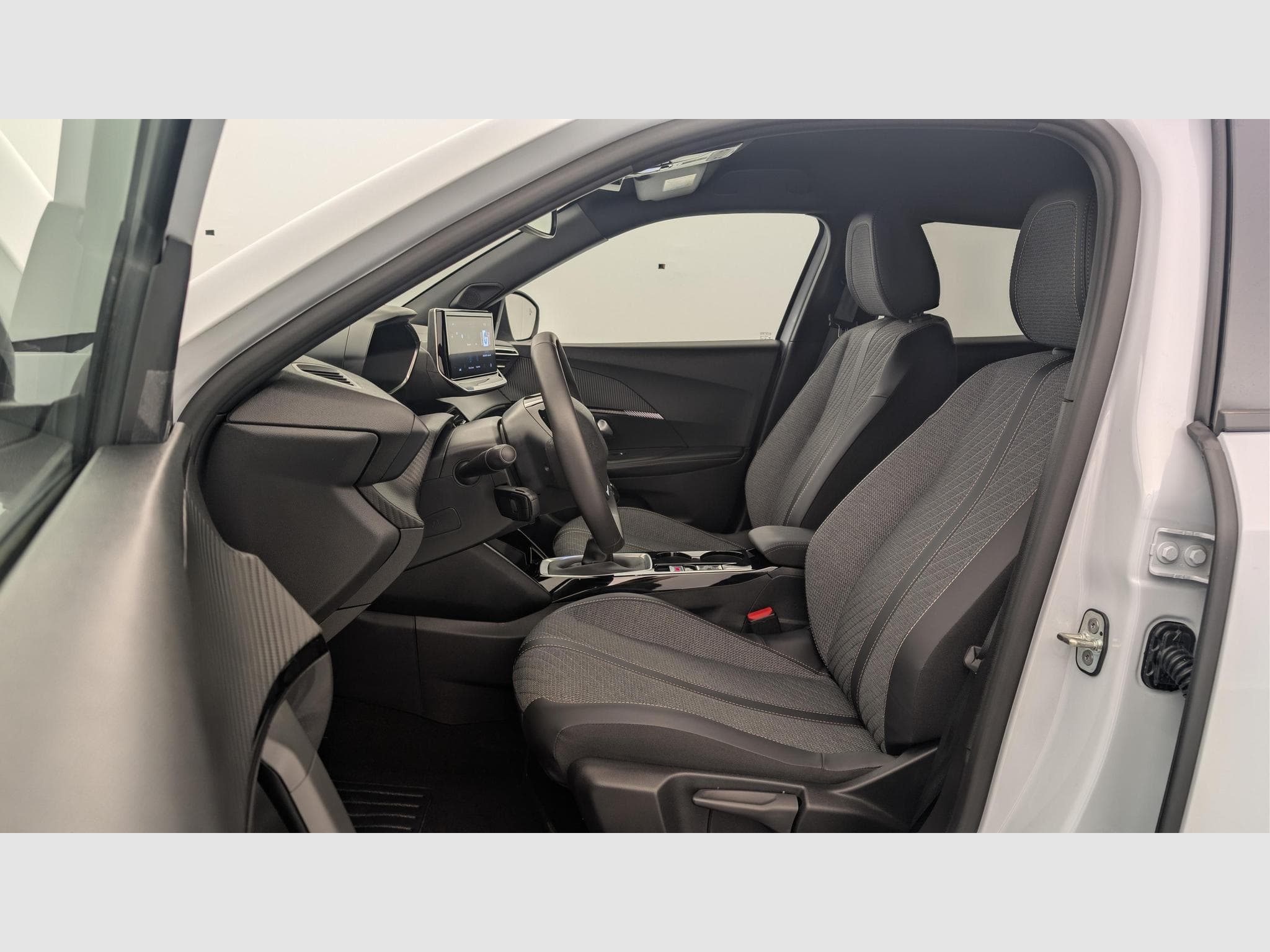 Peugeot 2008 100 S&S BVM6 Allure (2025) - Photo 16