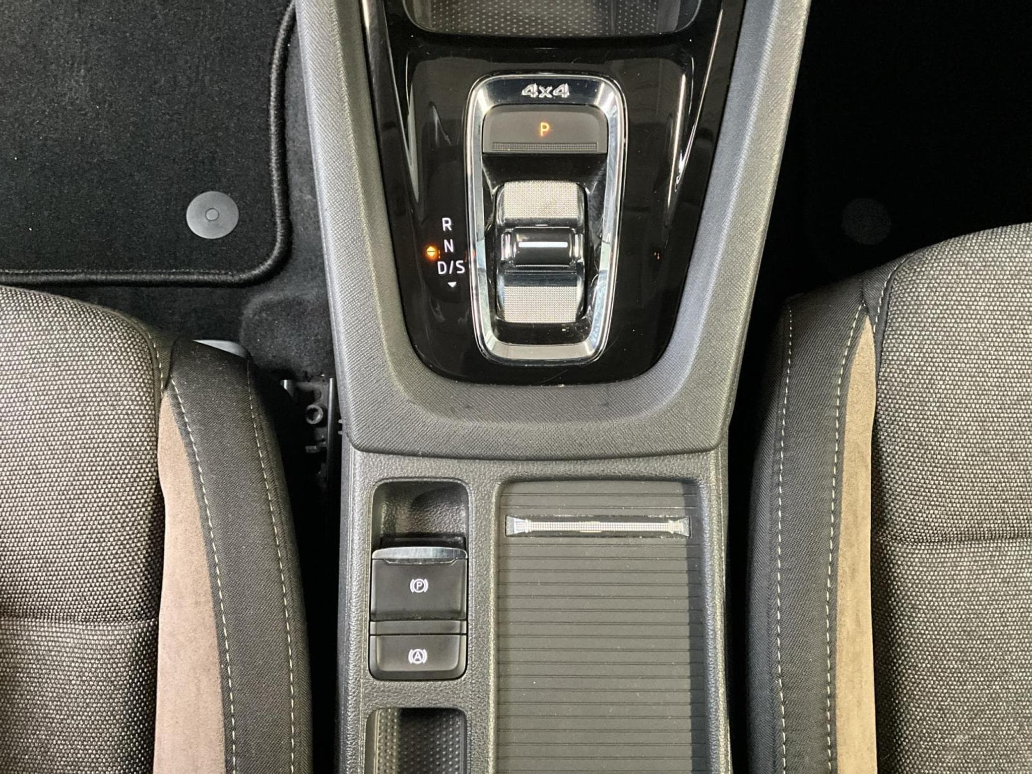 Skoda Octavia Scout+4X4+DSG+Pano+AHK (2022) - Photo 12