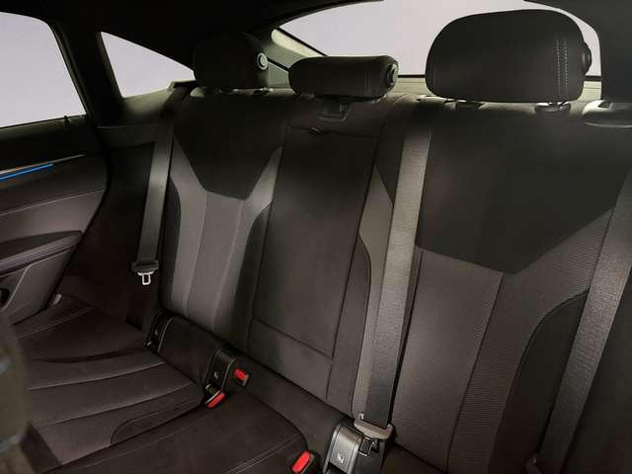 BMW i4 xDrive40 HiFi DAB LED RFK Shz (2025) - Foto 9