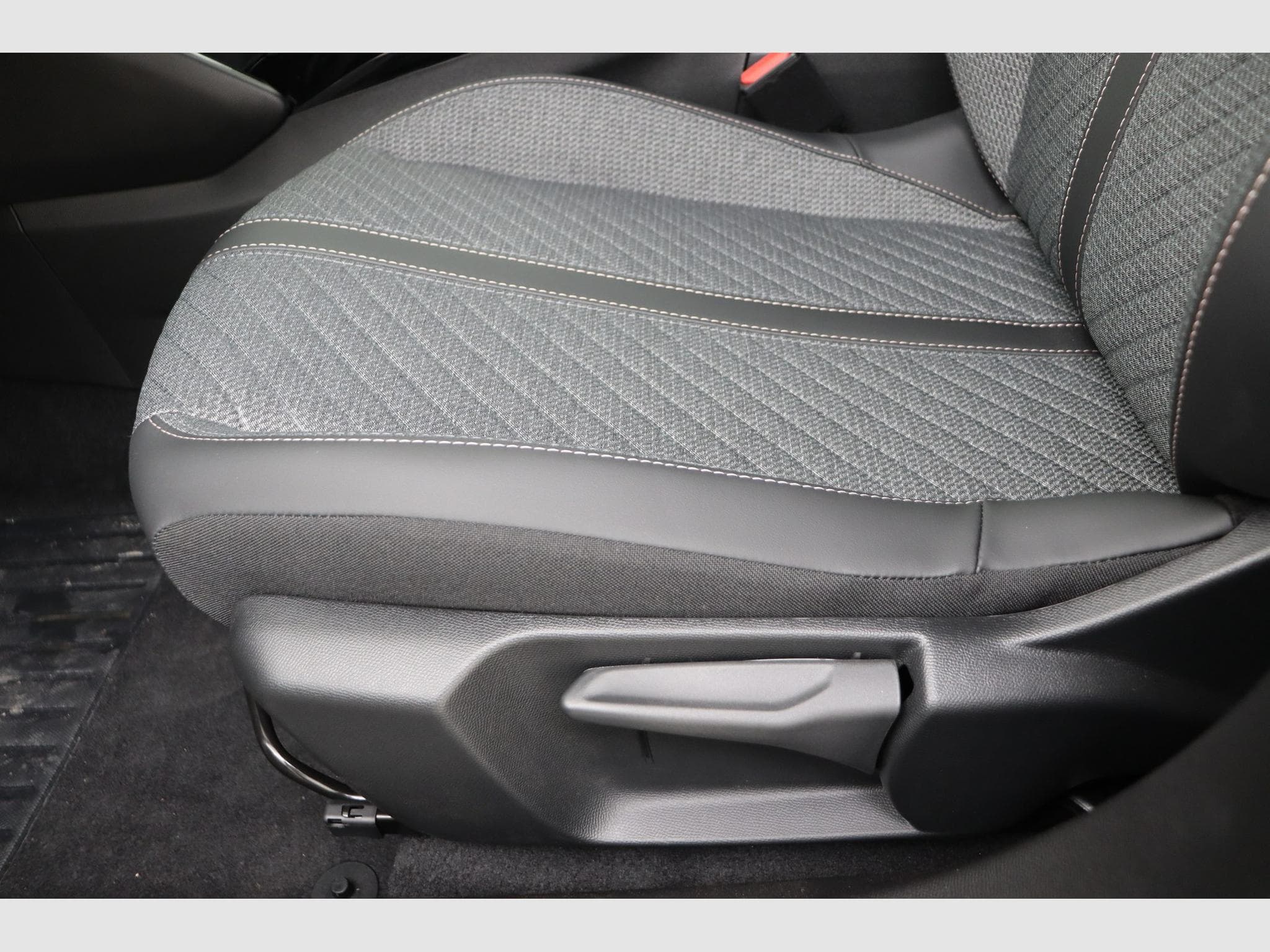 Peugeot 2008 Allure (2025) - Photo 14