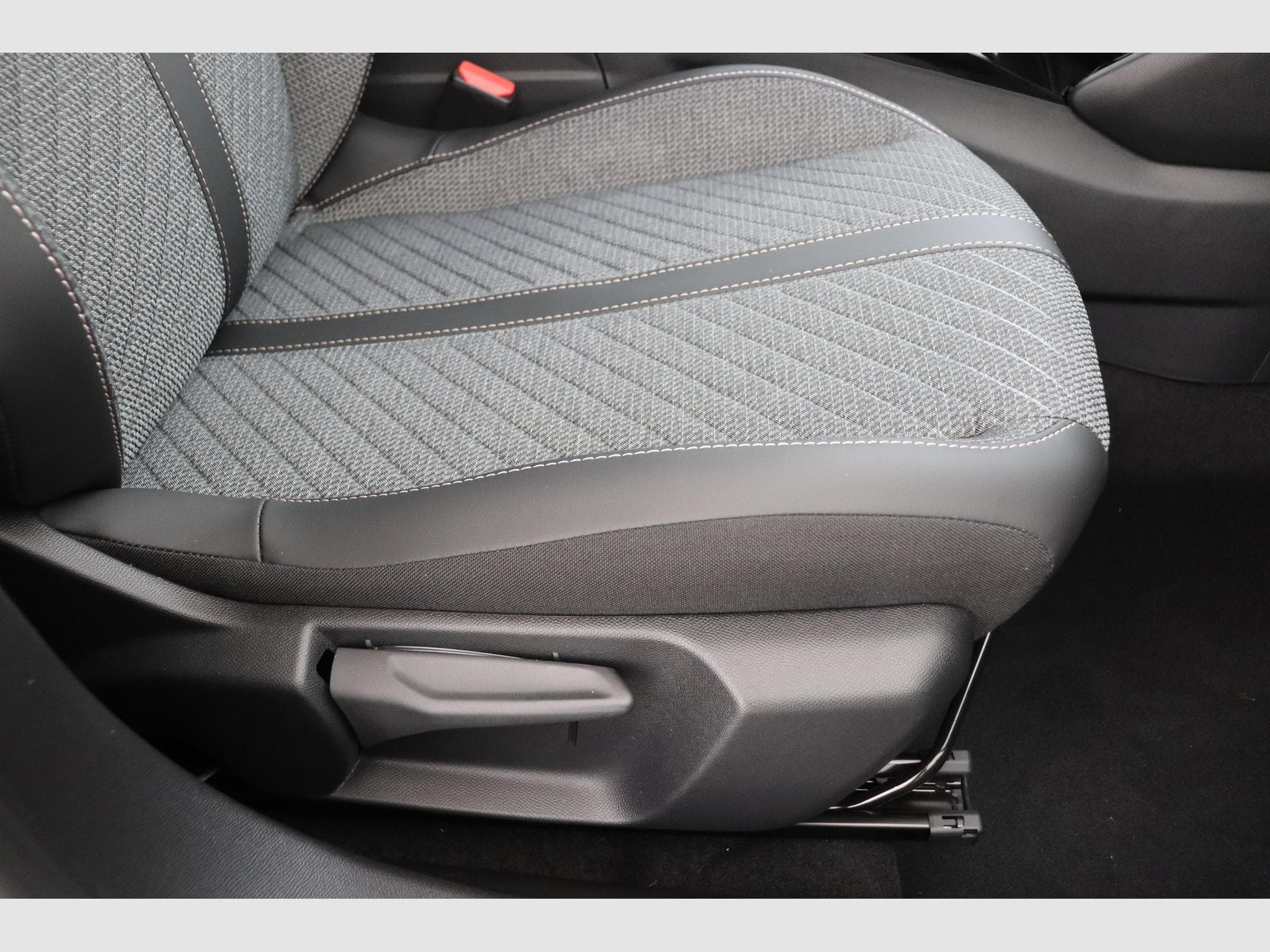 Peugeot 2008 Allure (2025) - Photo 15