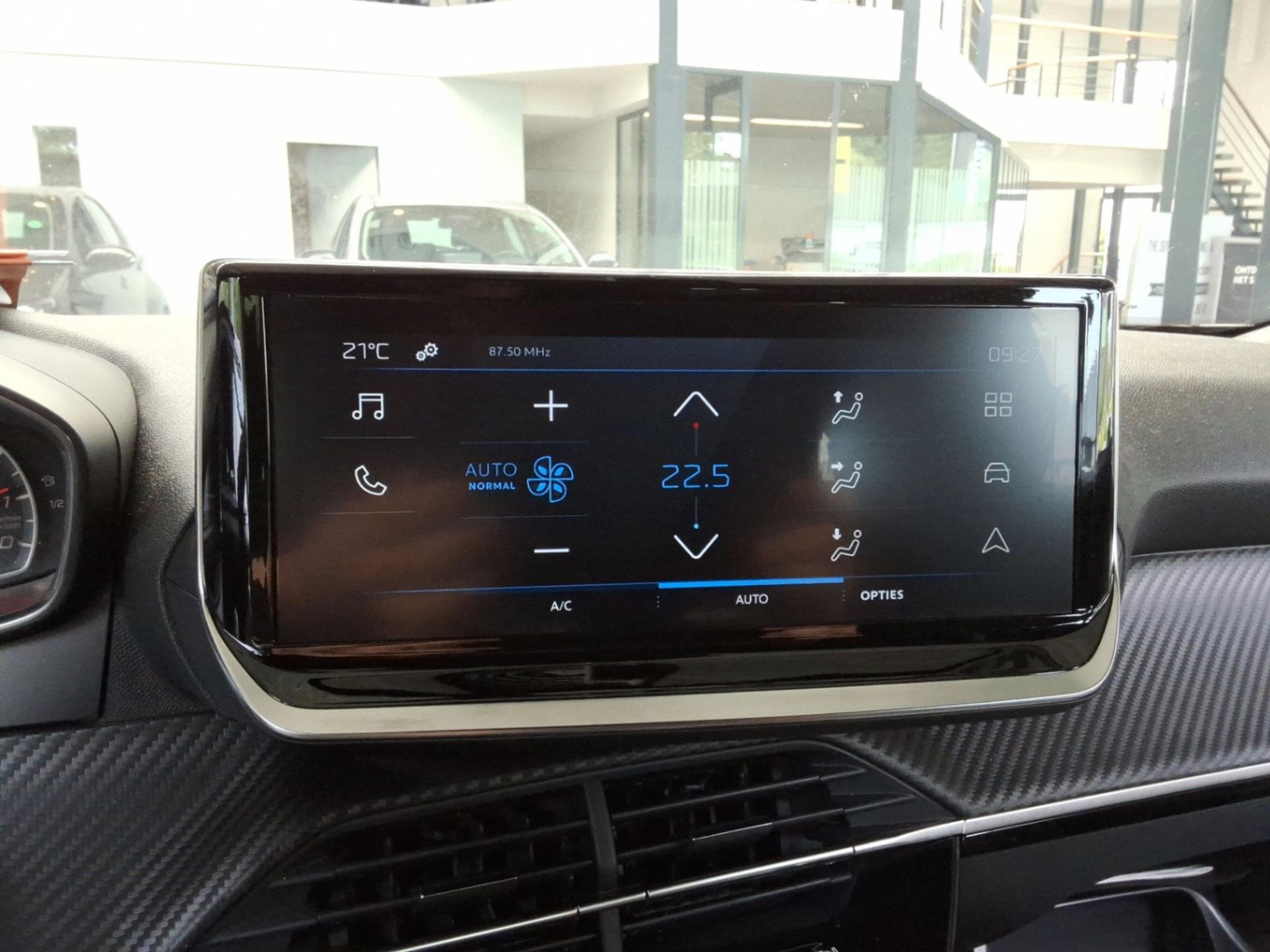 Peugeot 2008 Style (2025) - Photo 9