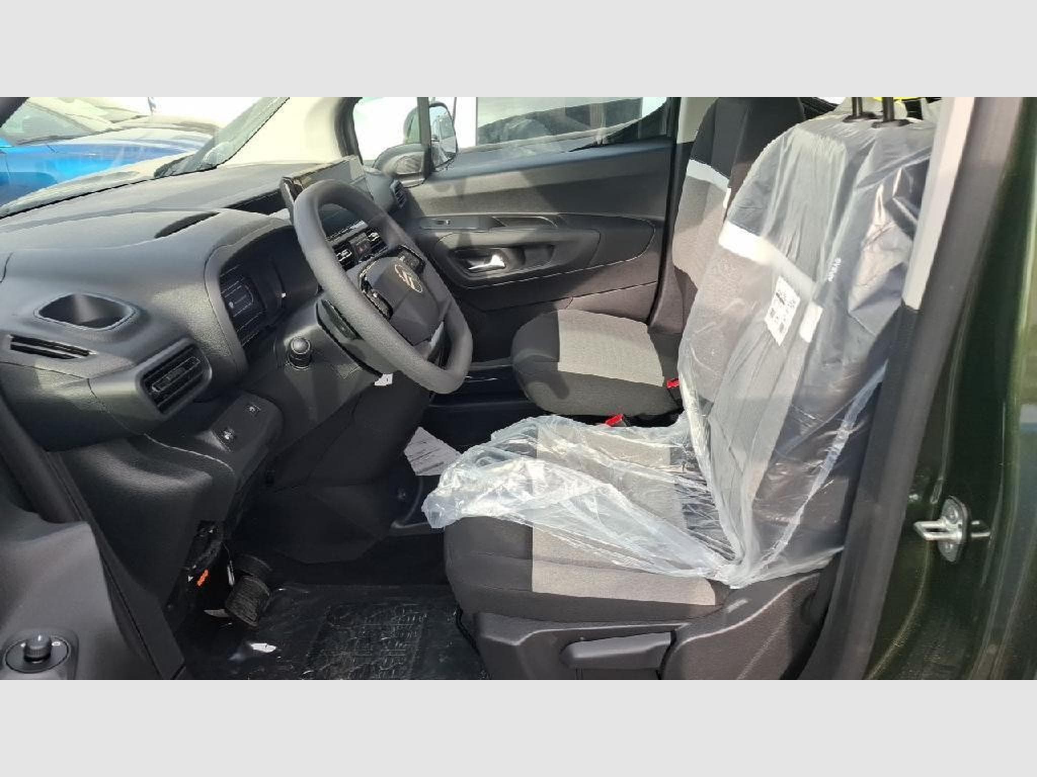Citroen e-Berlingo Plus 52 kWh (2025) - Foto 7
