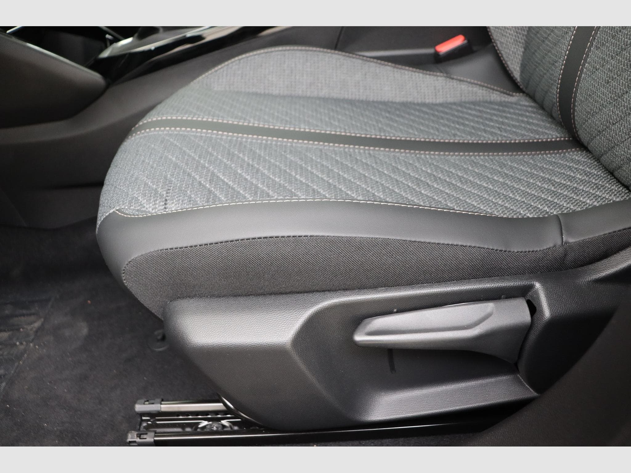Peugeot 2008 Allure (2025) - Photo 14