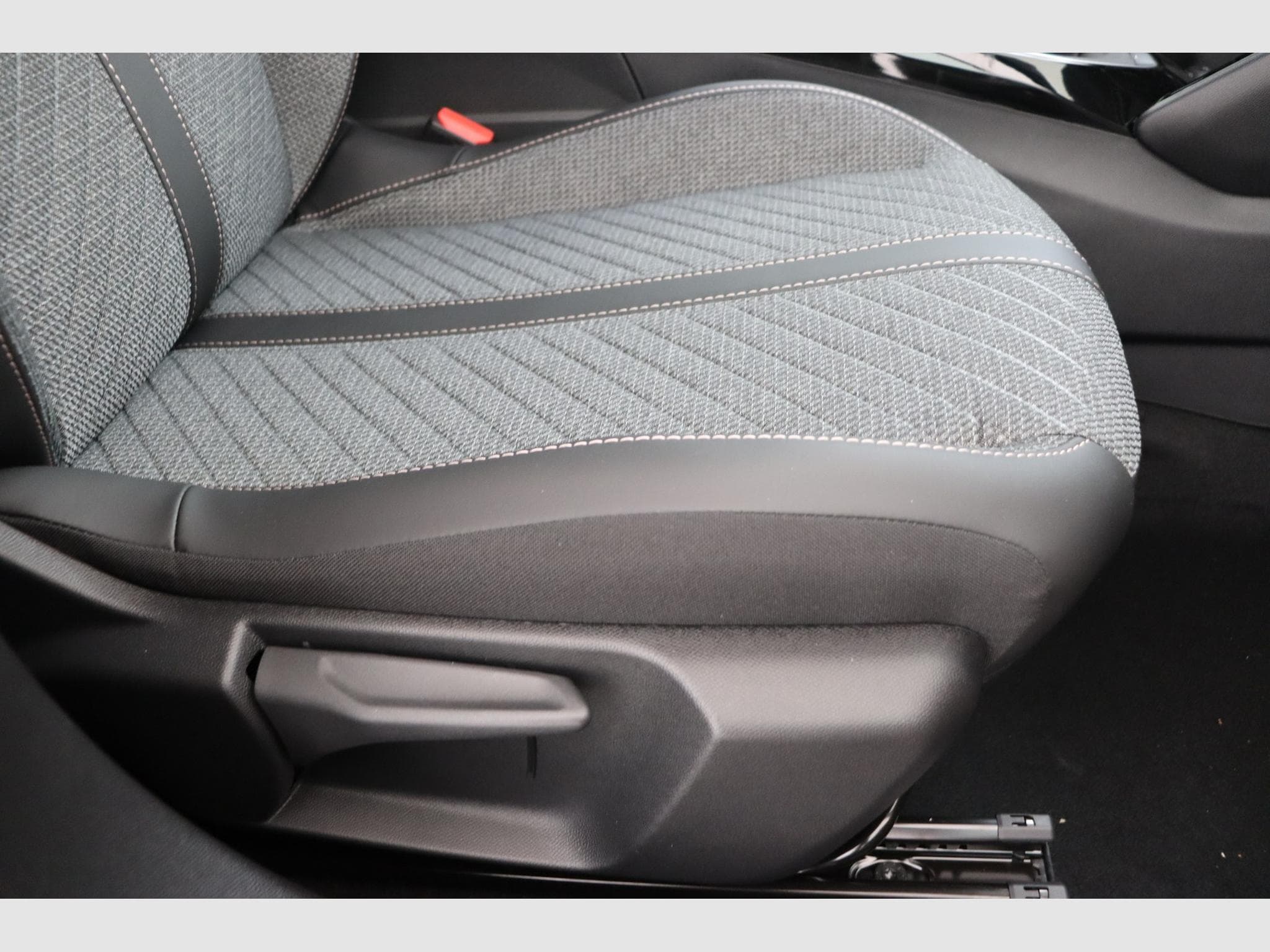 Peugeot 2008 Allure (2025) - Photo 15