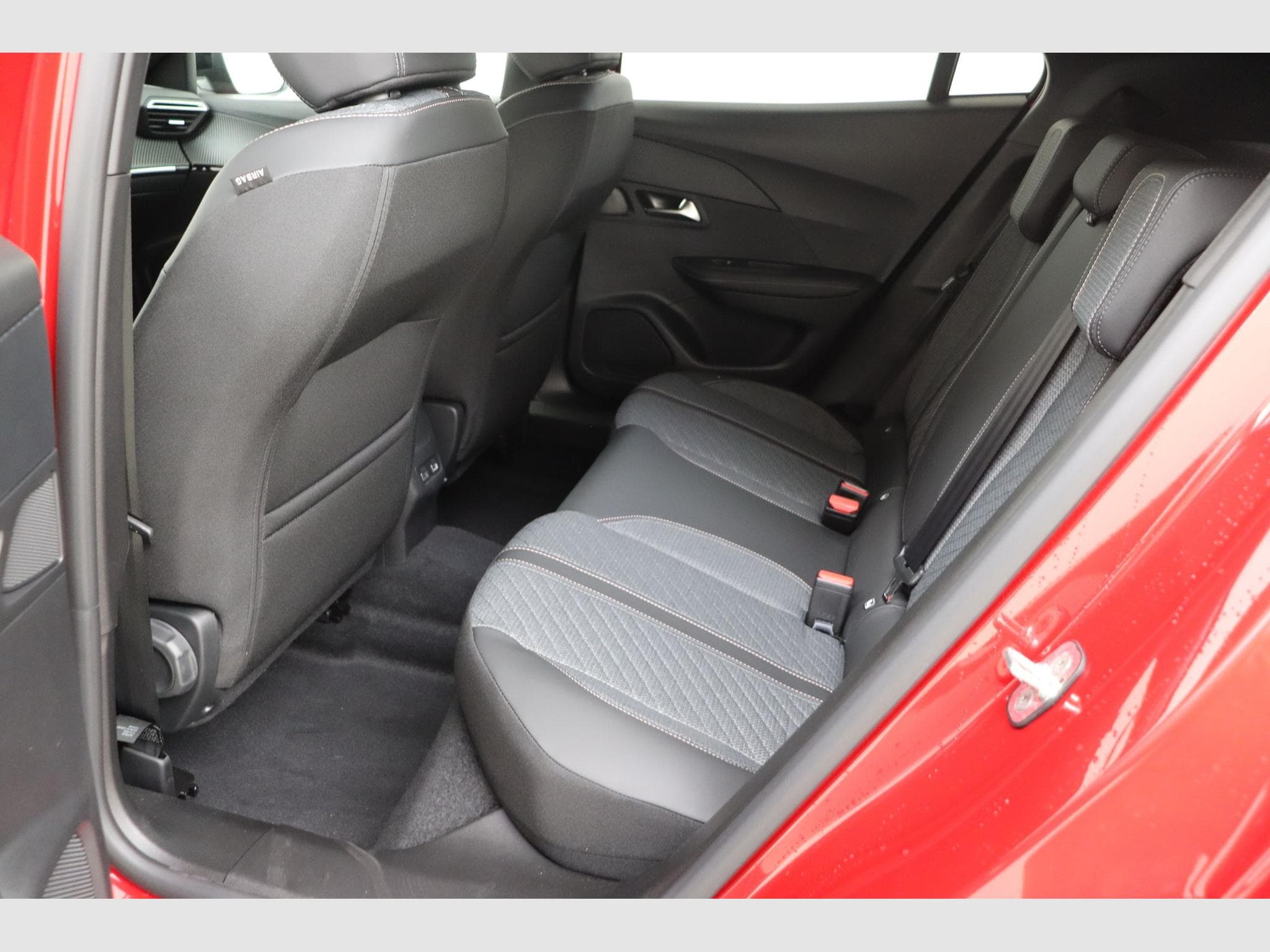 Peugeot 2008 Allure (2025) - Photo 16