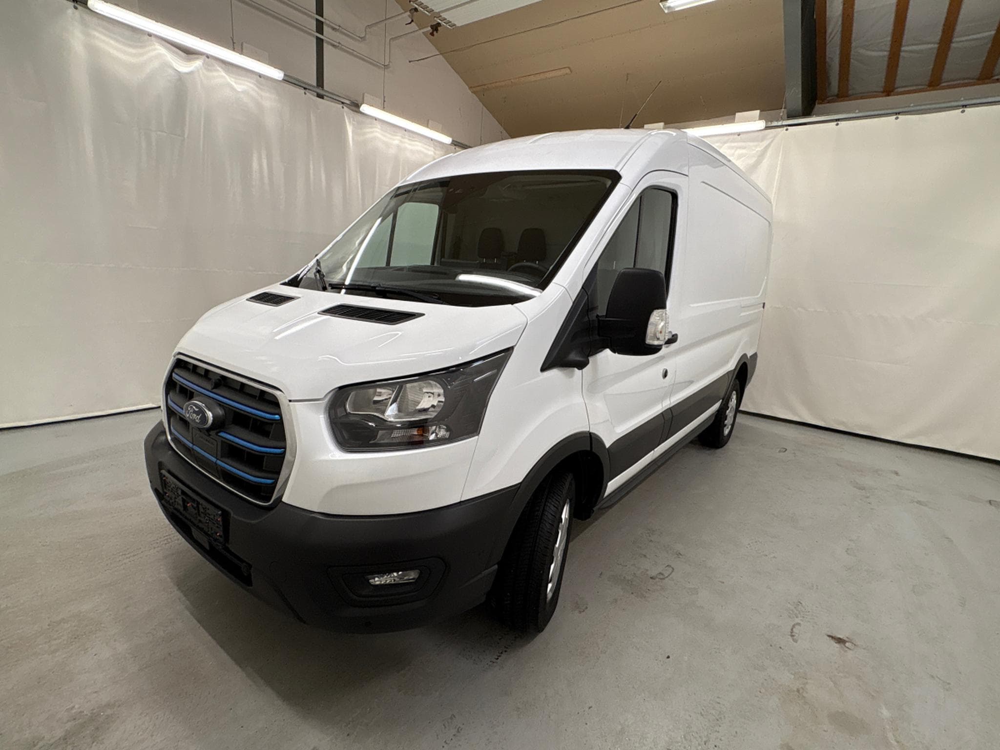 Ford E-Transit Trend (L2H2) (2024) - Foto 1