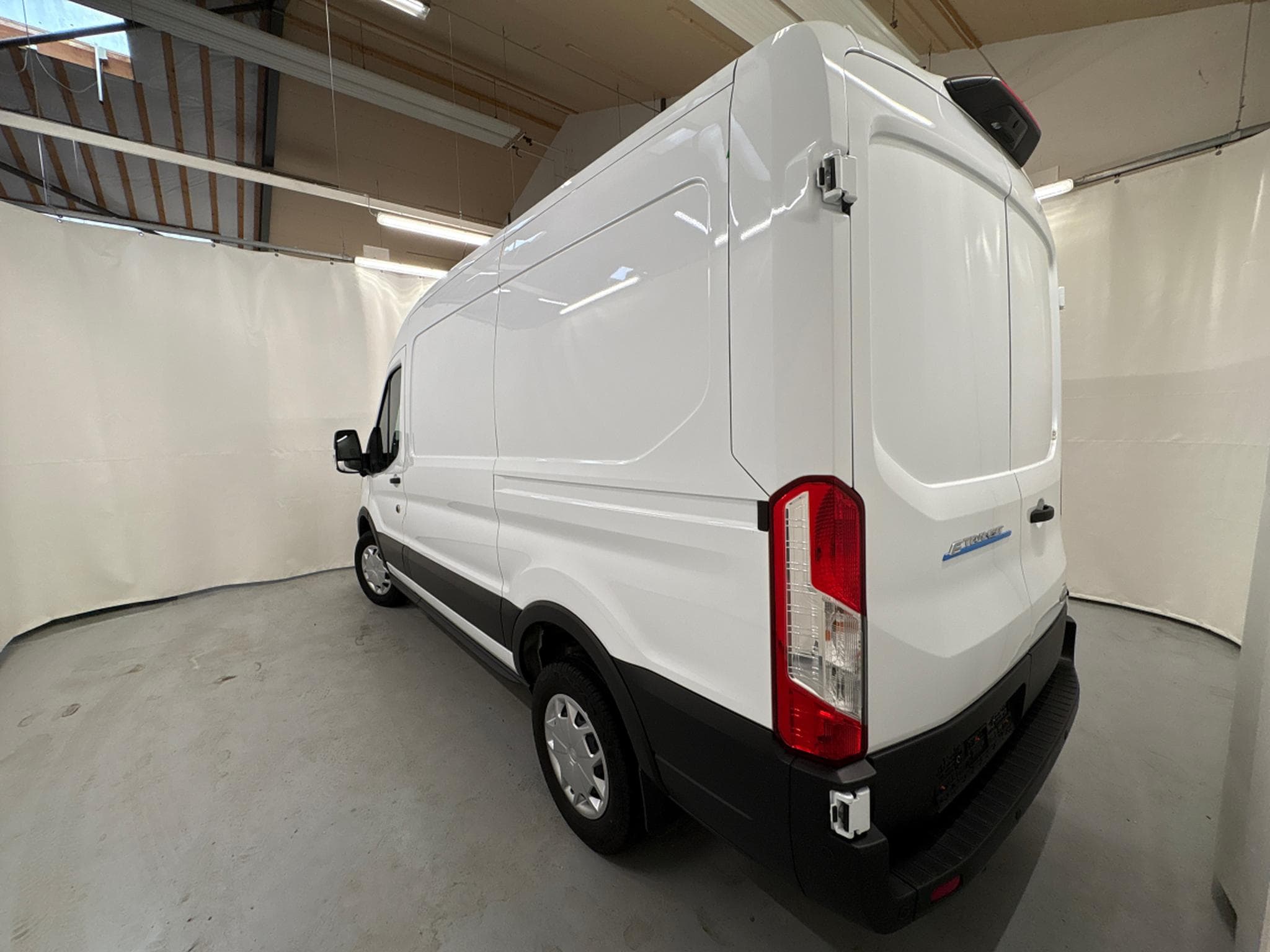 Ford E-Transit Trend (L2H2) (2024) - Foto 4