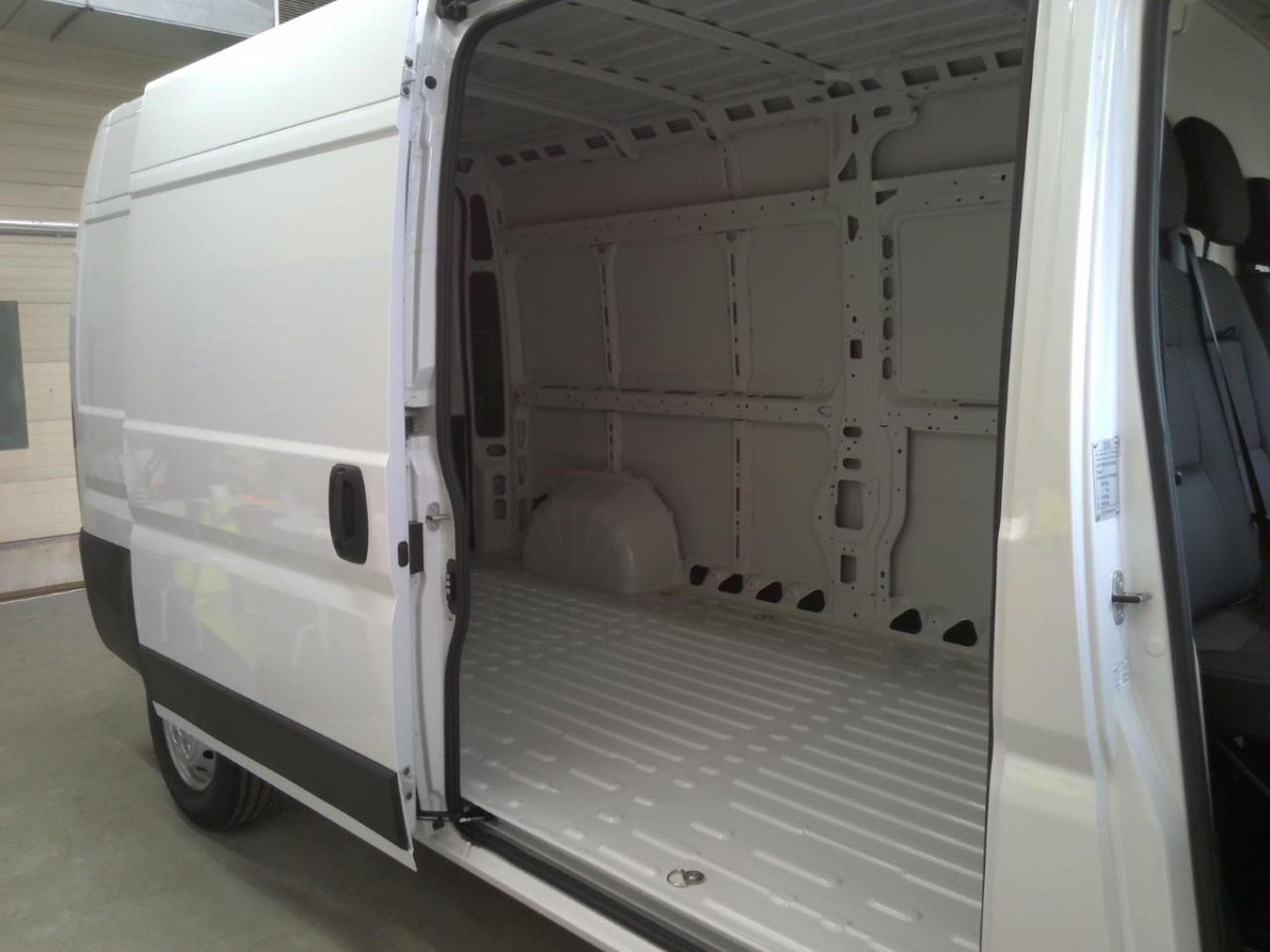 Peugeot Boxer L3H2 75 kWh (2025) - Foto 10