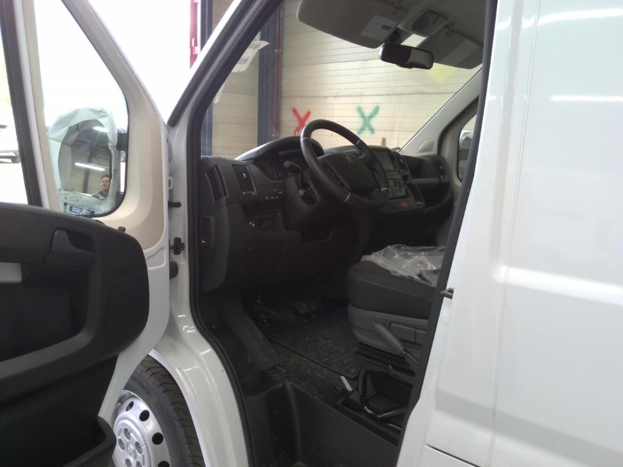 Peugeot Boxer L3H2 75 kWh (2025) - Foto 5