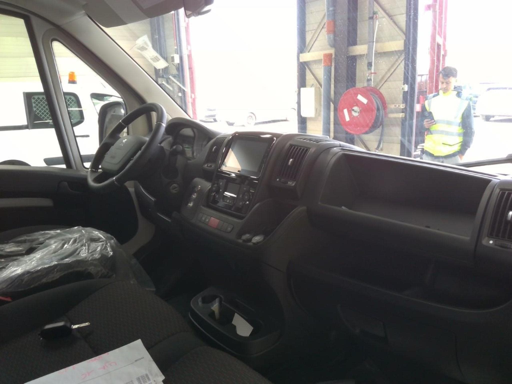 Peugeot Boxer L3H2 75 kWh (2025) - Foto 8