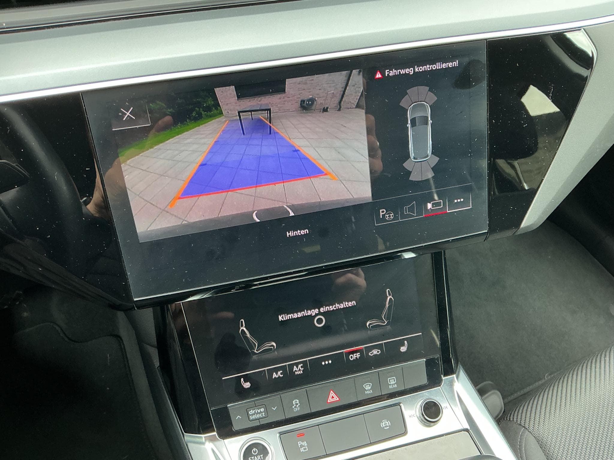 Audi e-tron Advanced (2023) - Photo 10