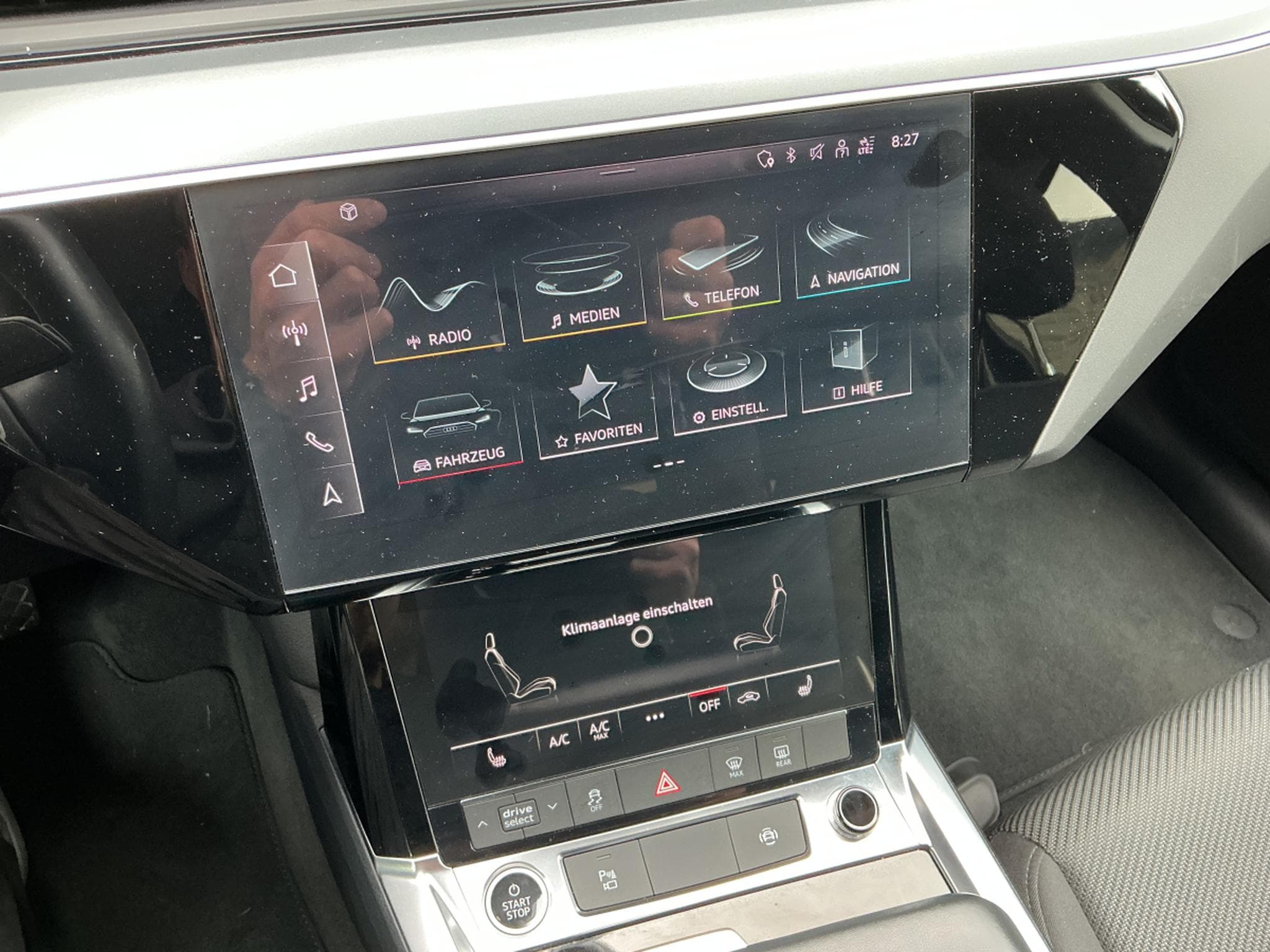 Audi e-tron Advanced (2023) - Photo 11