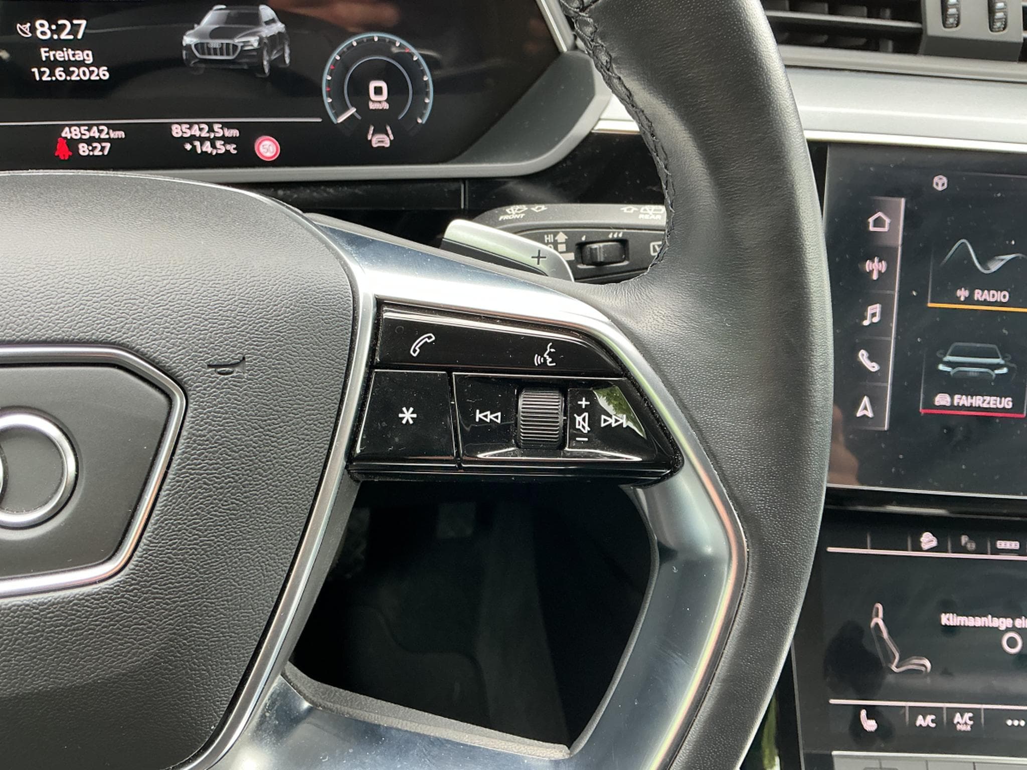 Audi e-tron Advanced (2023) - Photo 12