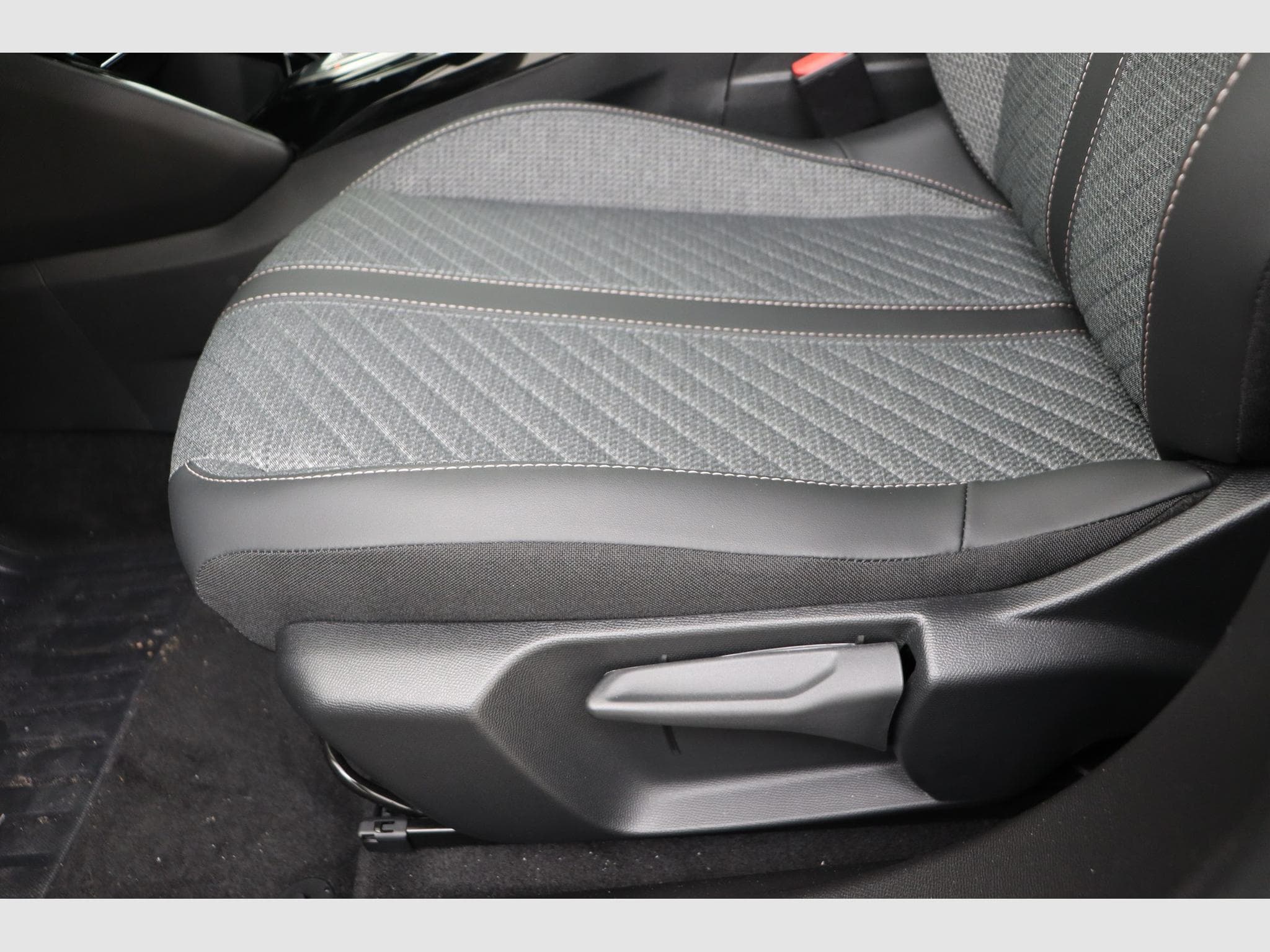 Peugeot 2008 Allure (2025) - Photo 14