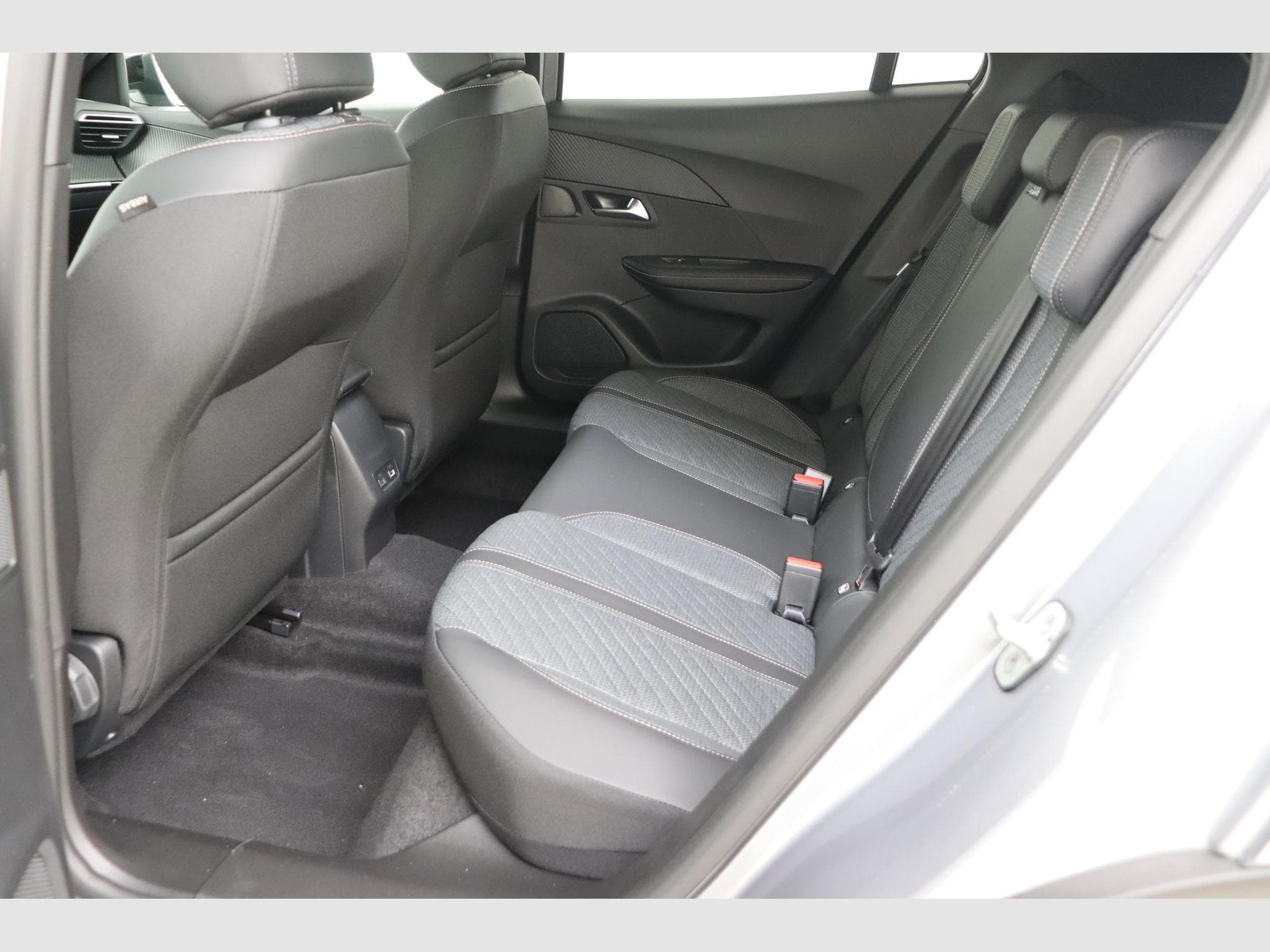 Peugeot 2008 Allure (2025) - Photo 16
