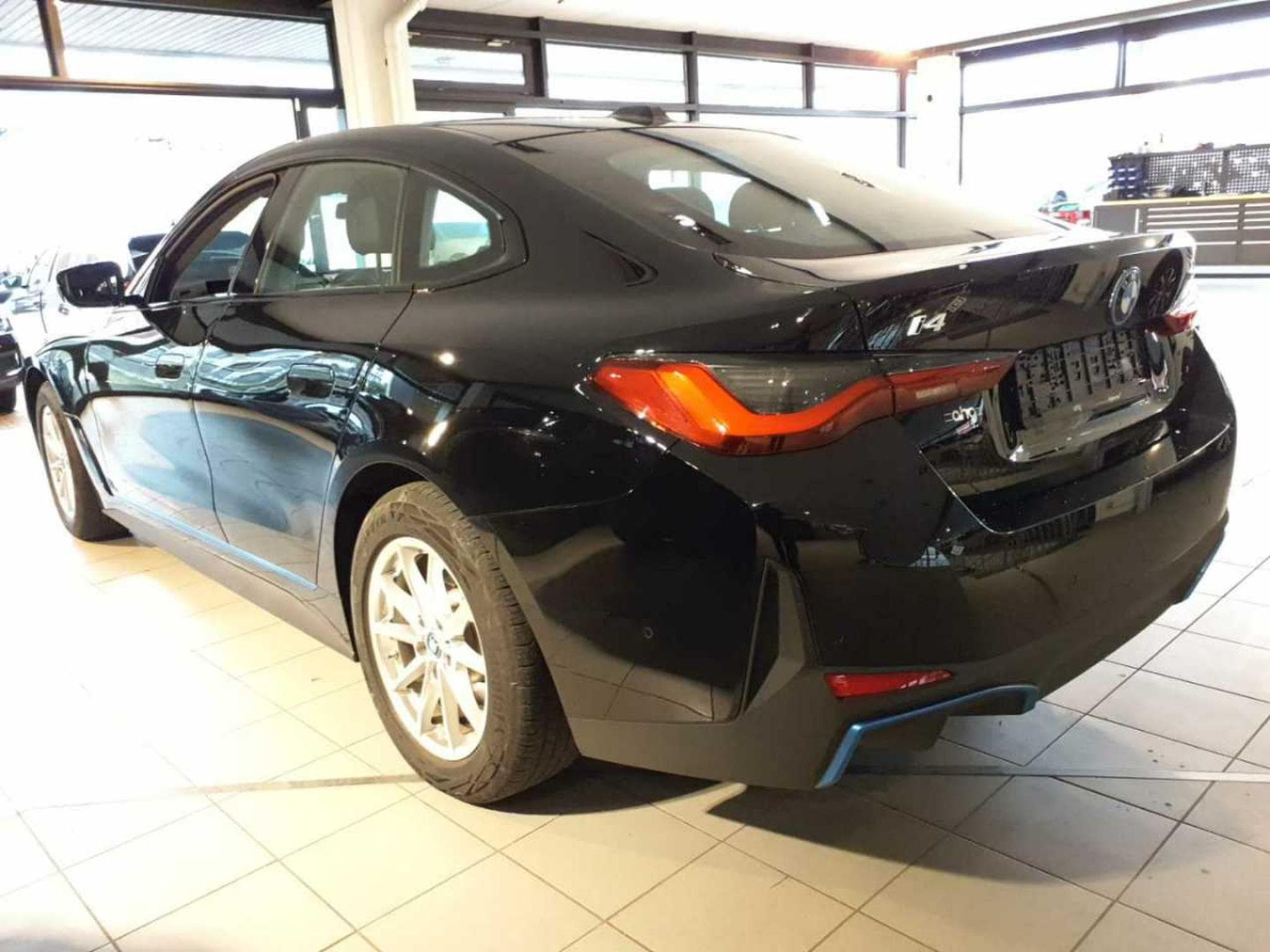 Bmw i4 eDrive40 (2023) - Photo 4