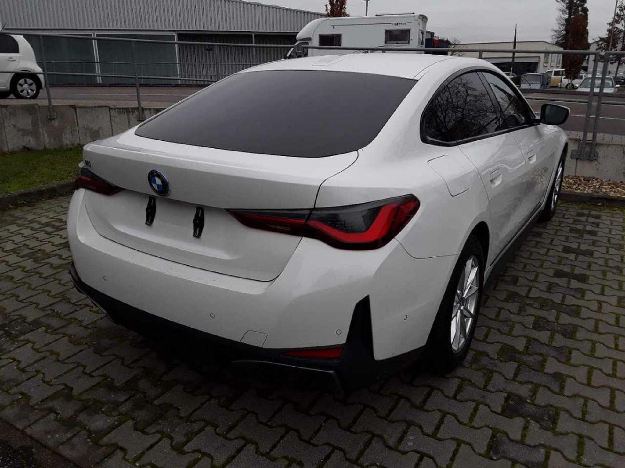 Bmw i4 eDrive40 (2023) - Photo 3