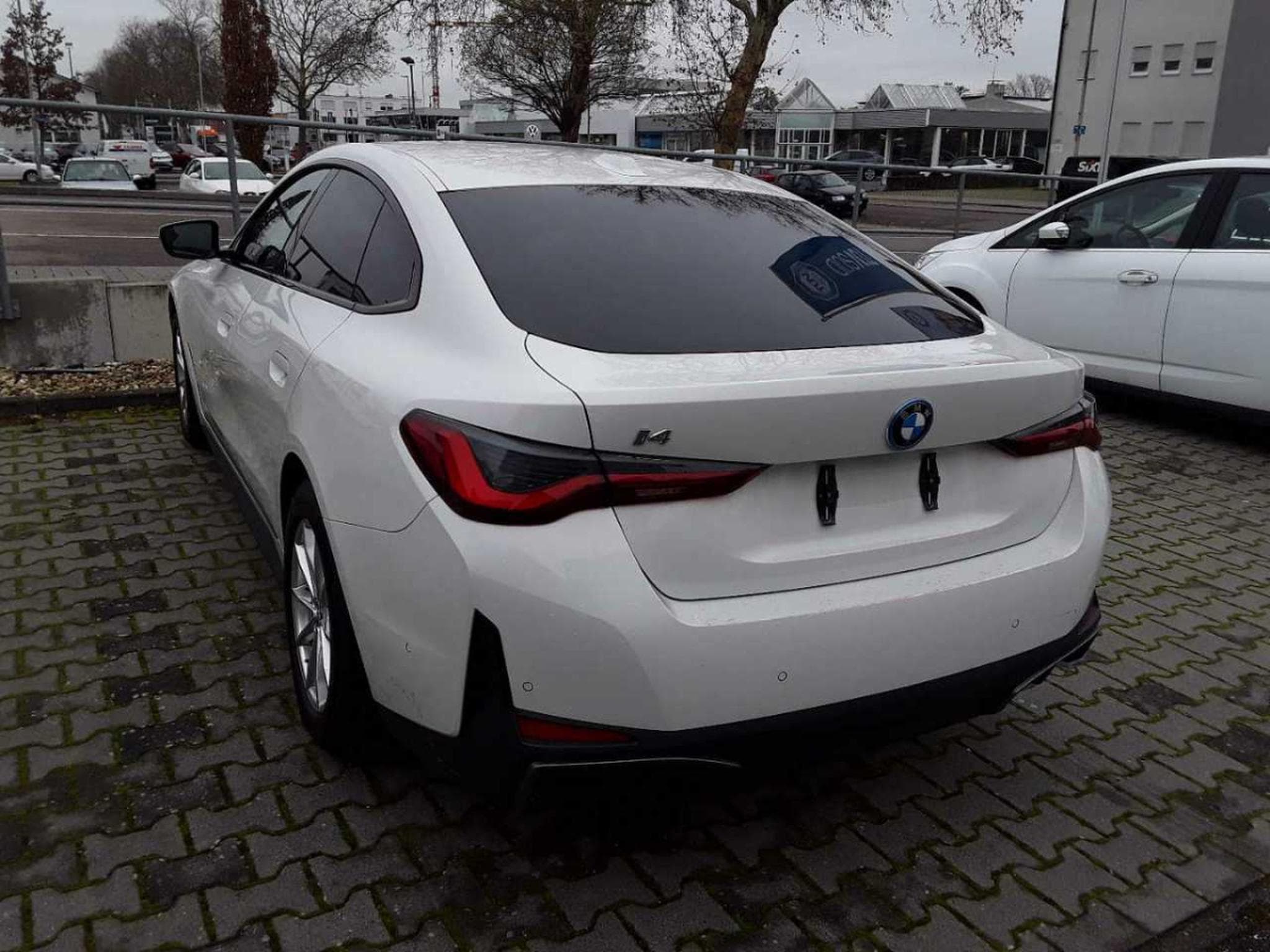 Bmw i4 eDrive40 (2023) - Photo 4