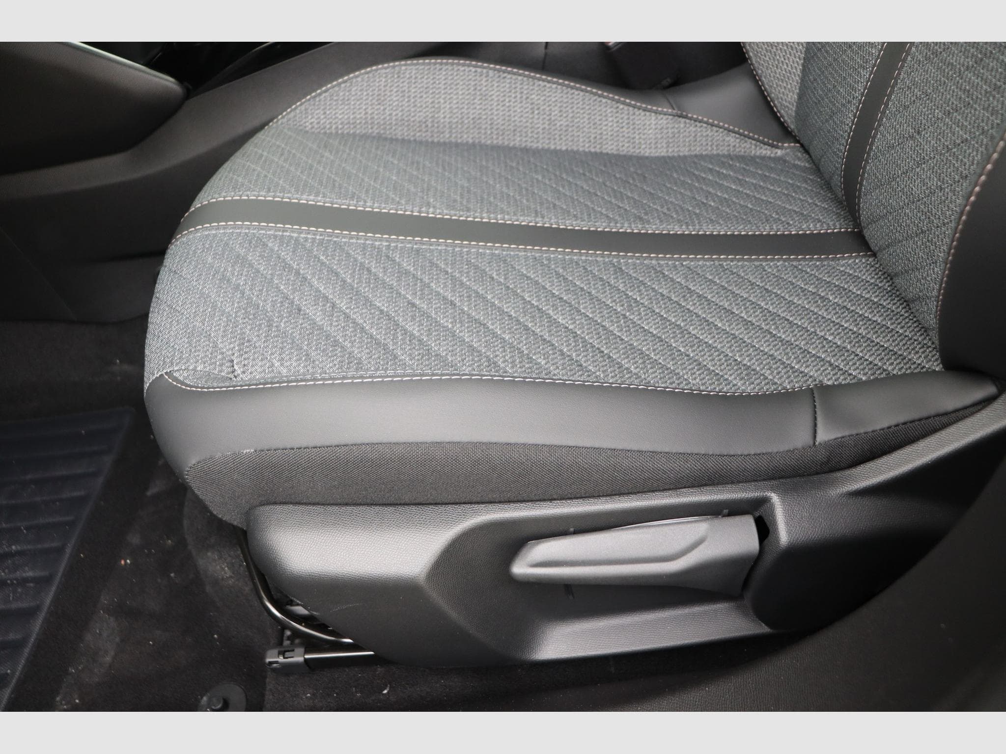 Peugeot 2008 Allure (2025) - Photo 14