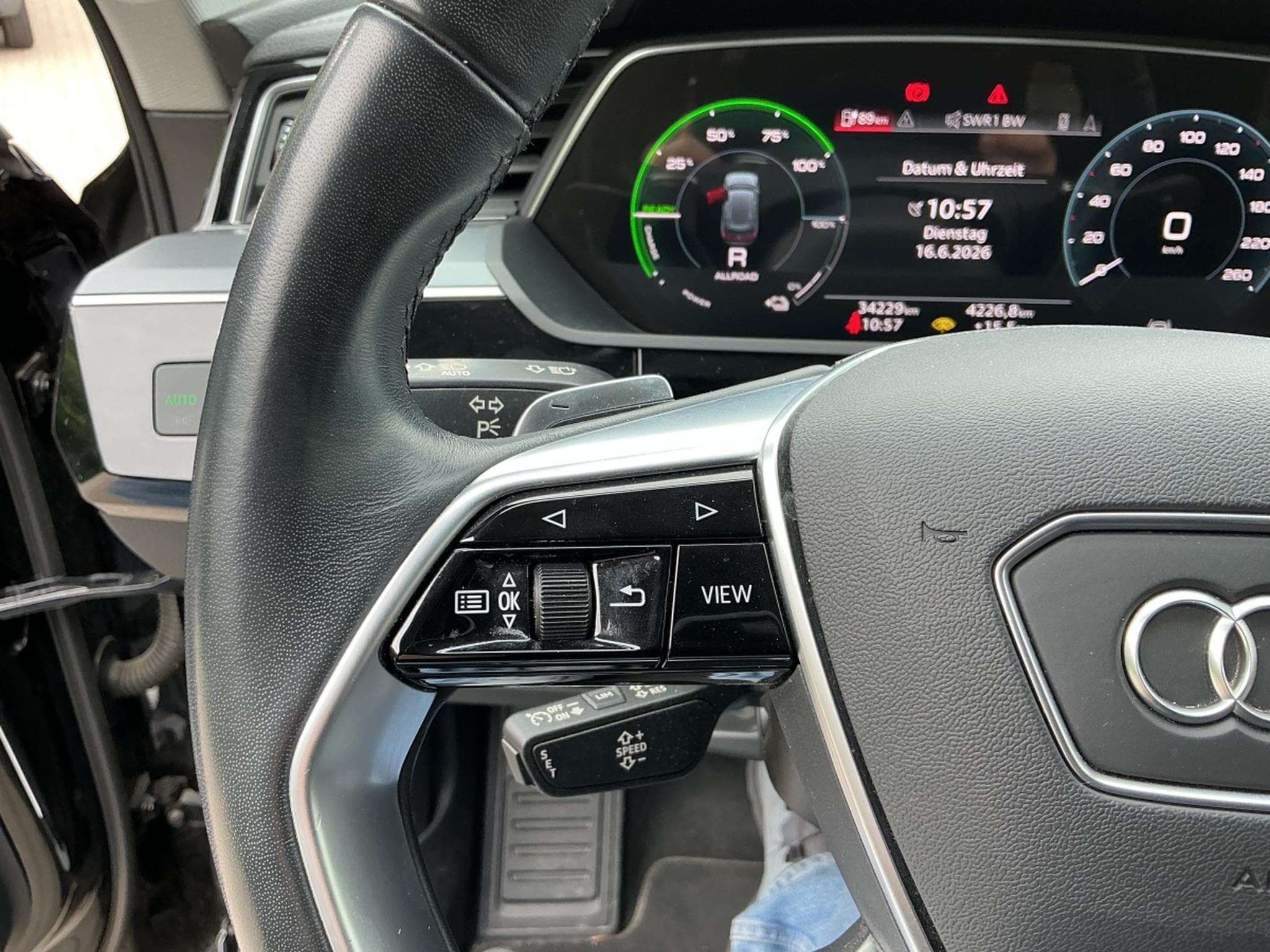 Audi e-tron S line (2022) - Photo 14