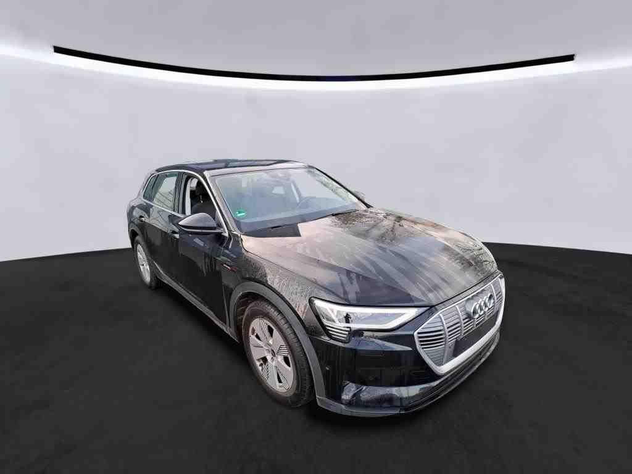 Audi e-tron quattro 50 (2022) - Photo 2