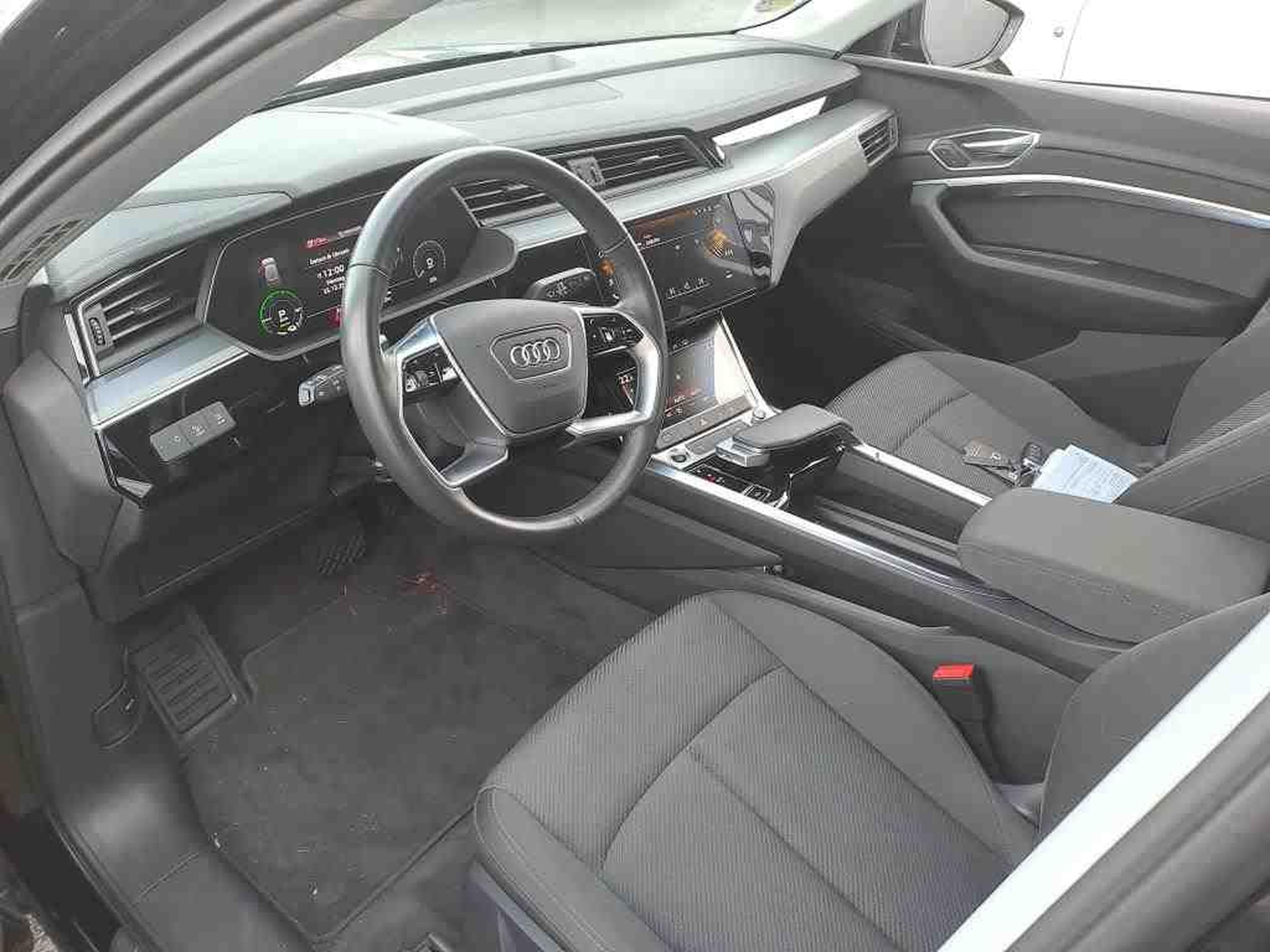 Audi e-tron quattro 50 (2022) - Photo 5