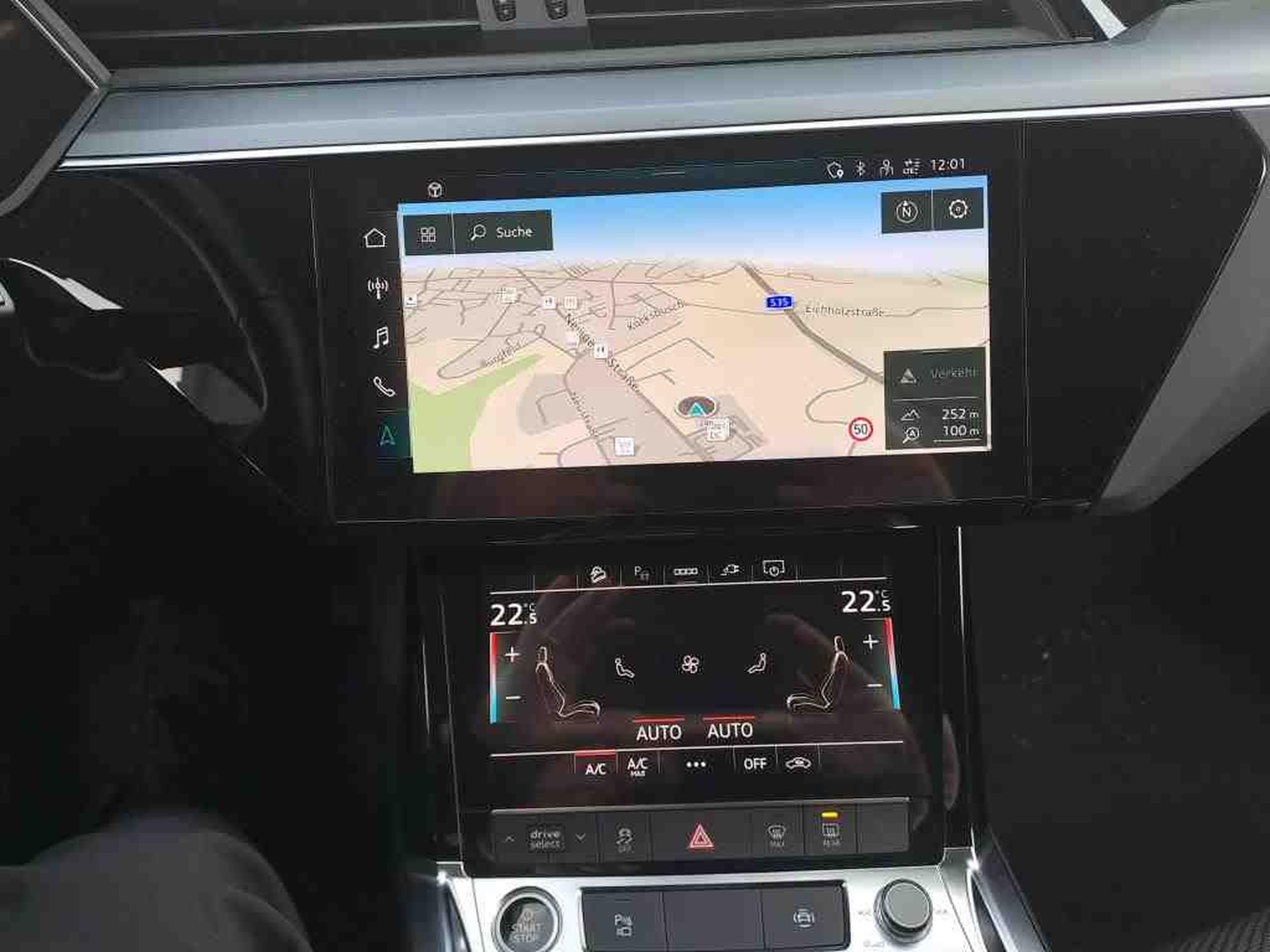 Audi e-tron quattro 50 (2022) - Photo 7