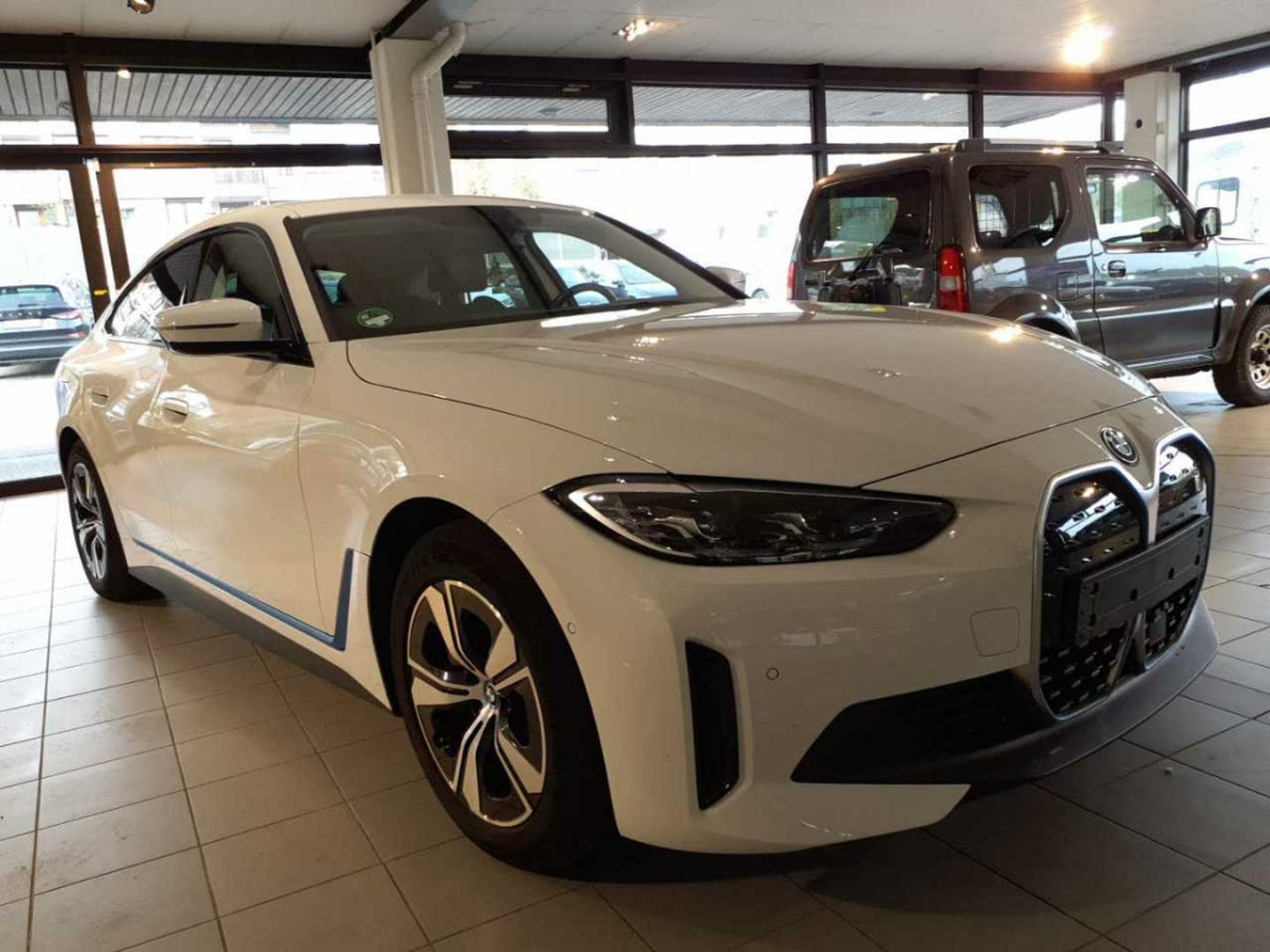 Bmw i4 eDrive40 (2023) - Photo 2