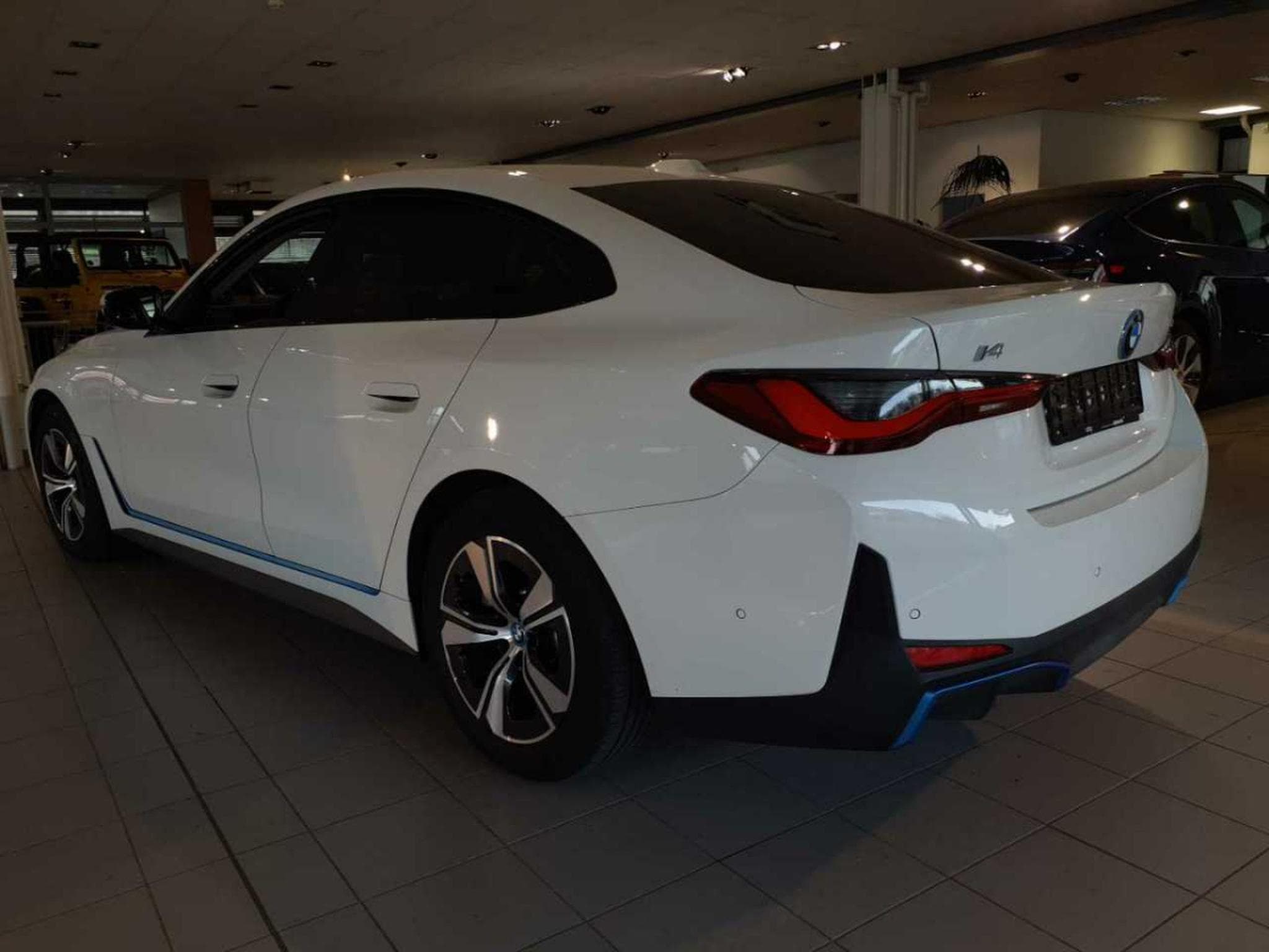 Bmw i4 eDrive40 (2023) - Photo 3