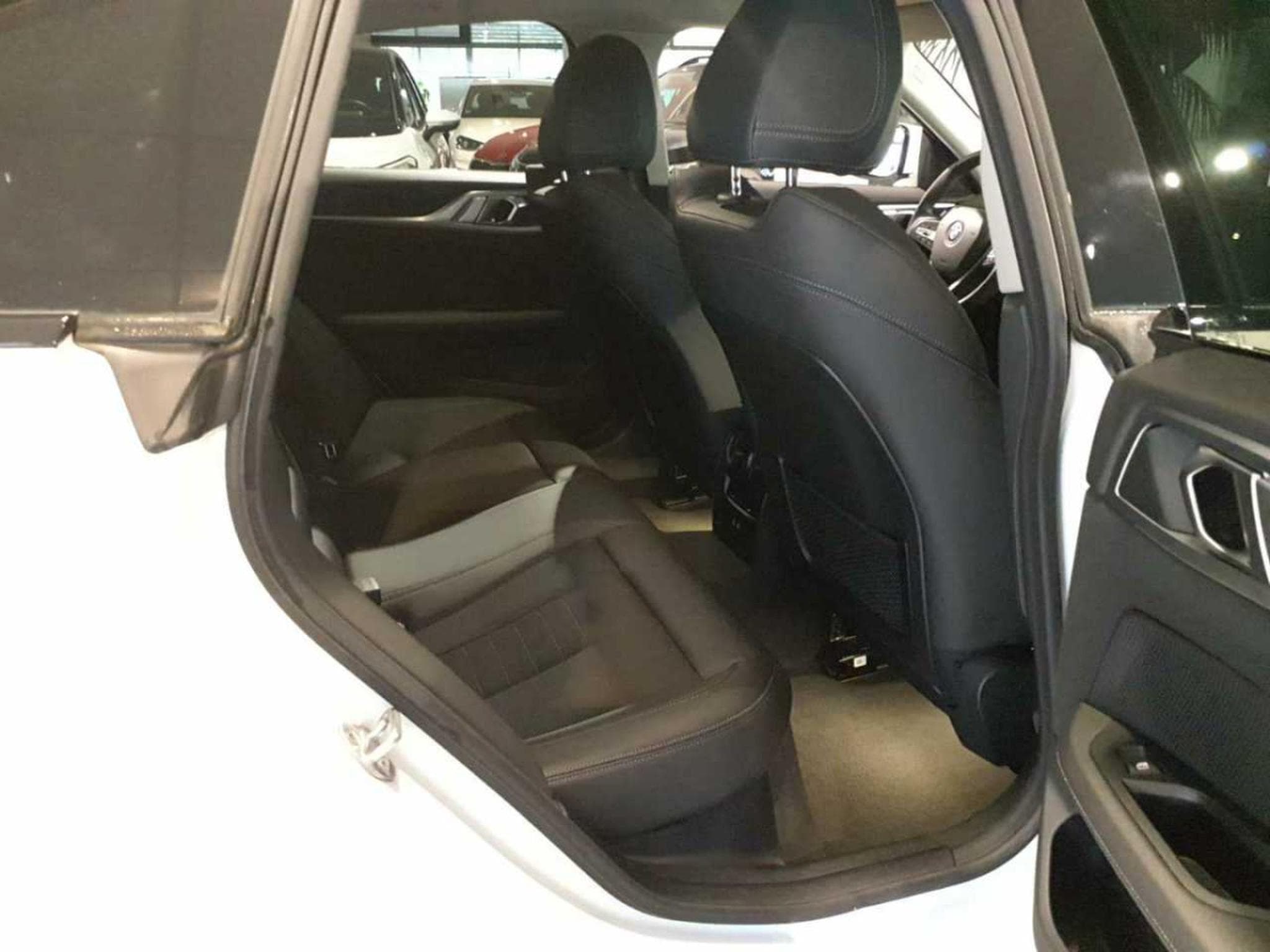 Bmw i4 eDrive40 (2023) - Photo 9