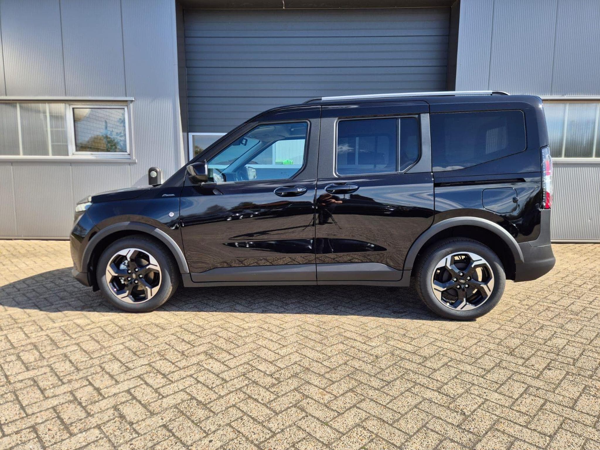 Ford Tourneo Active (2026) - Photo 1