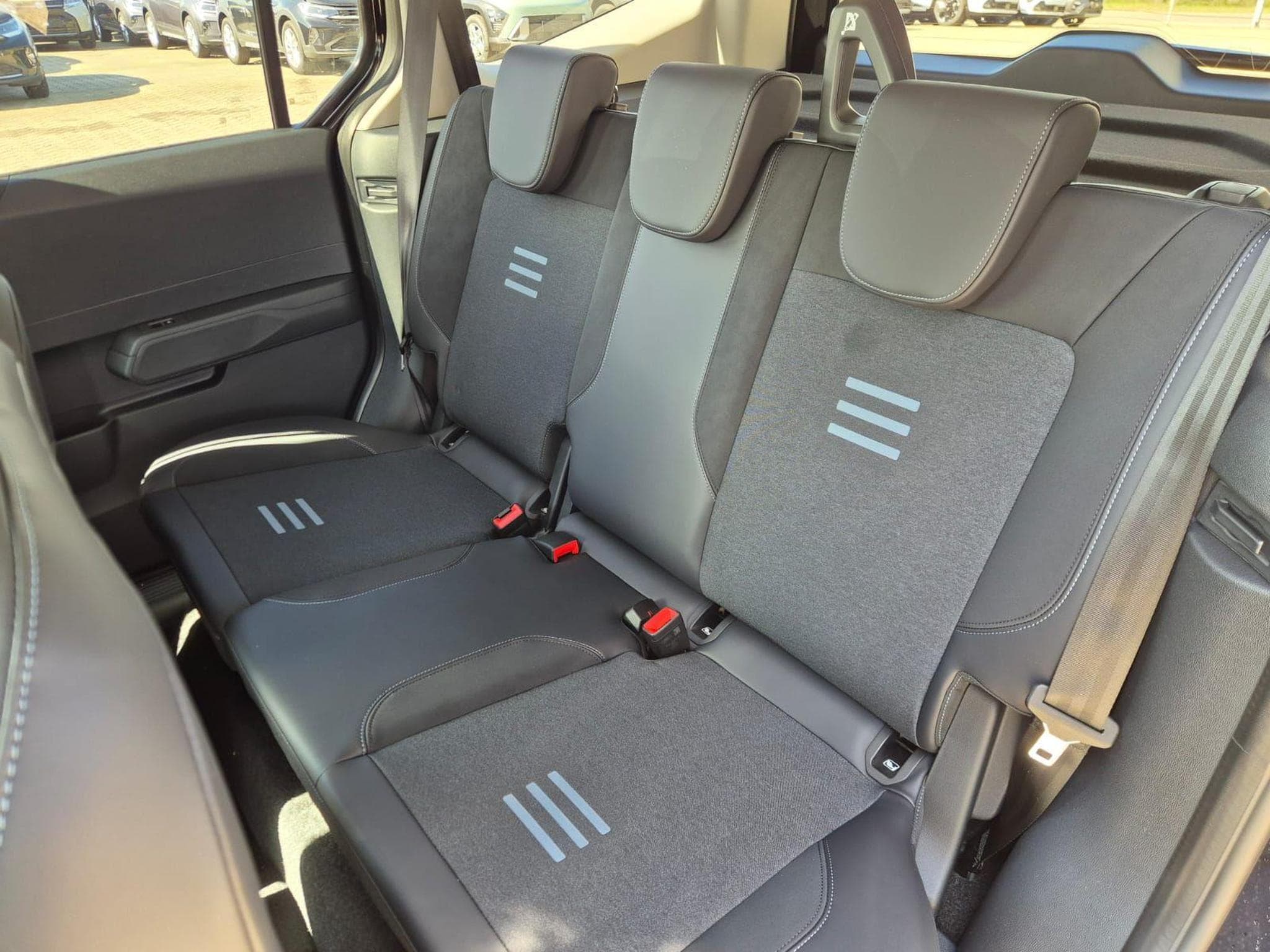 Ford Tourneo Active (2026) - Photo 13