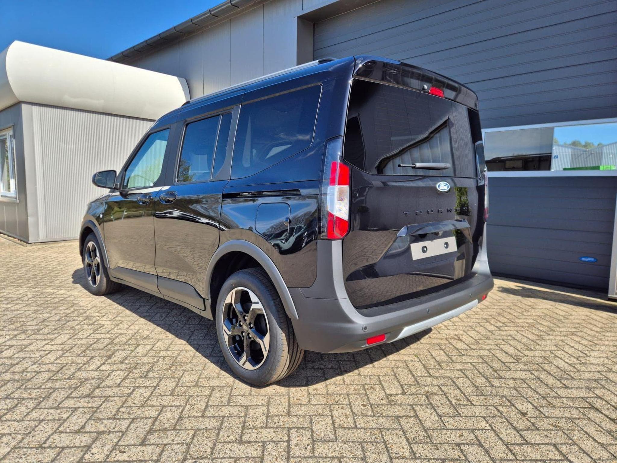 Ford Tourneo Active (2026) - Photo 2