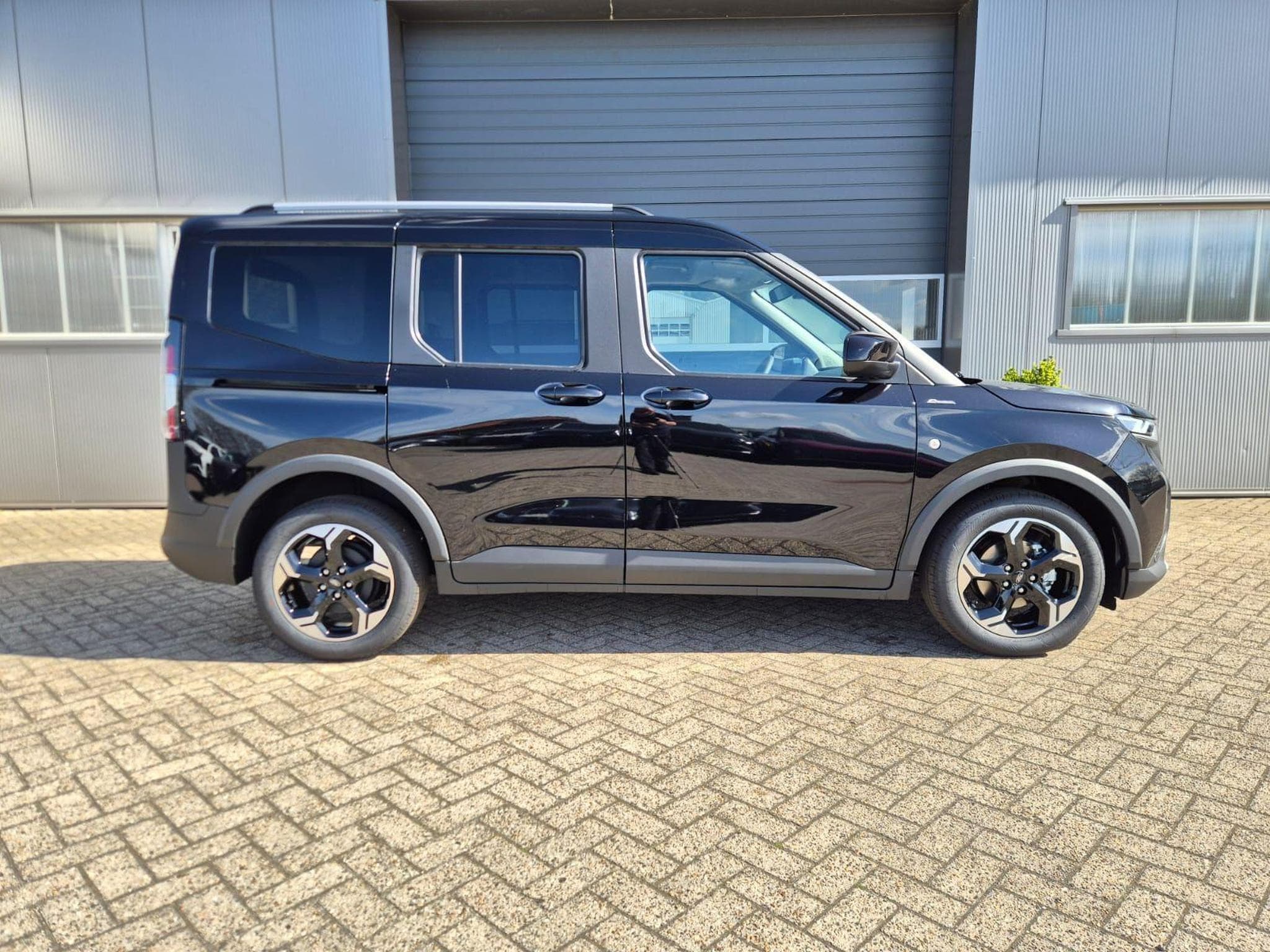 Ford Tourneo Active (2026) - Photo 5