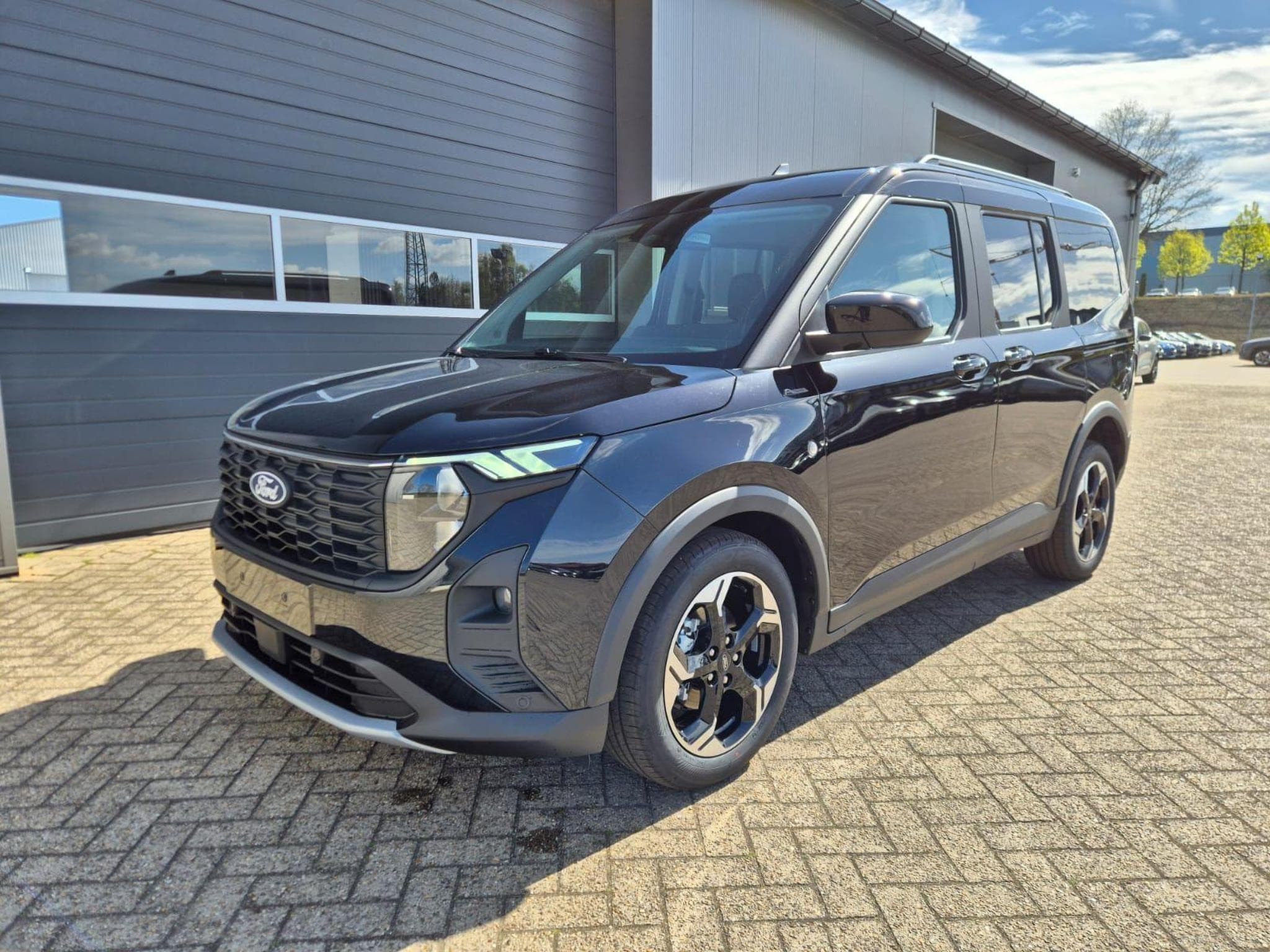 Ford Tourneo Active (2026) - Photo 8