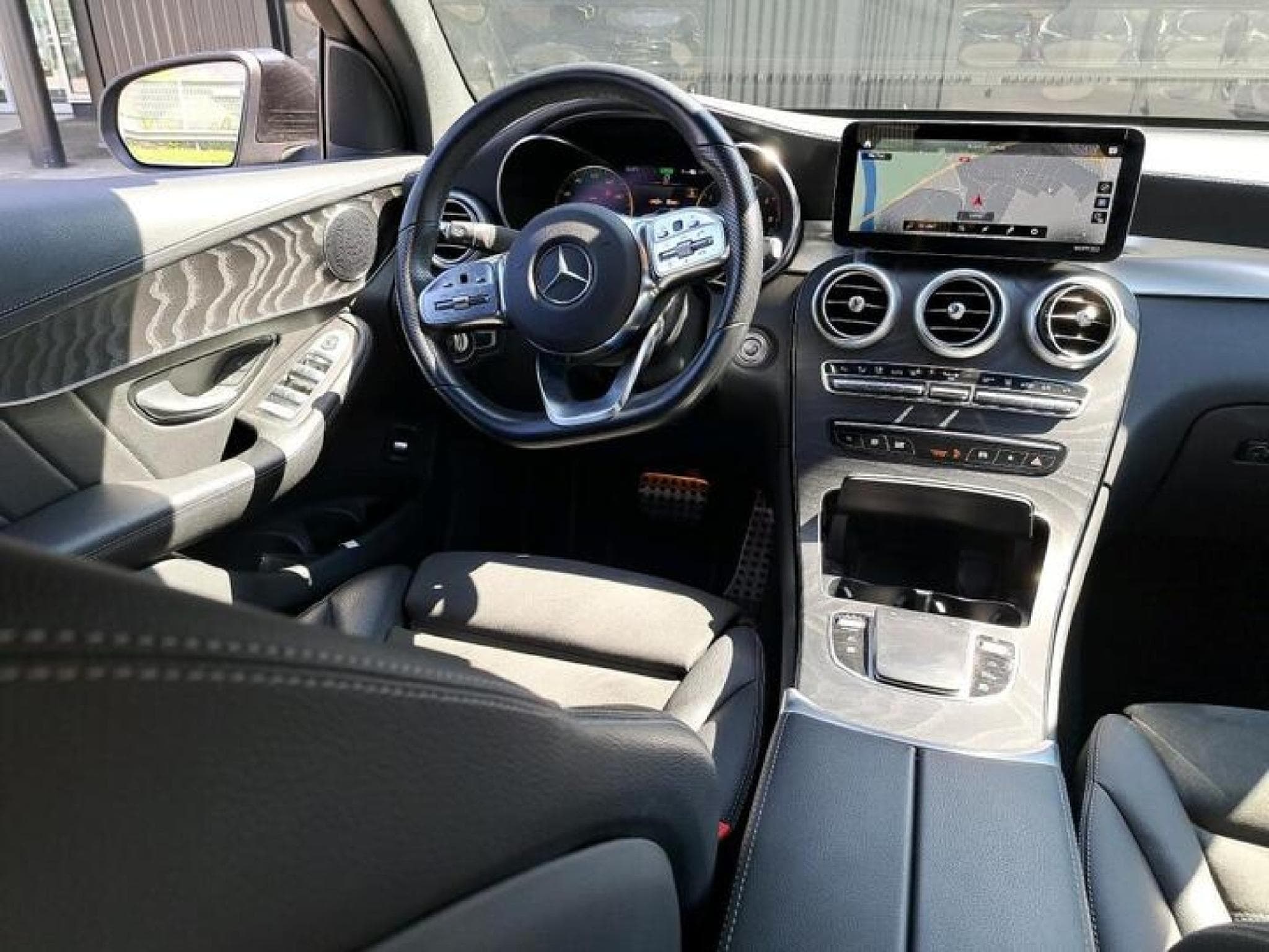 Mercedes GLC 300 AMG-Line (2022) - Photo 13