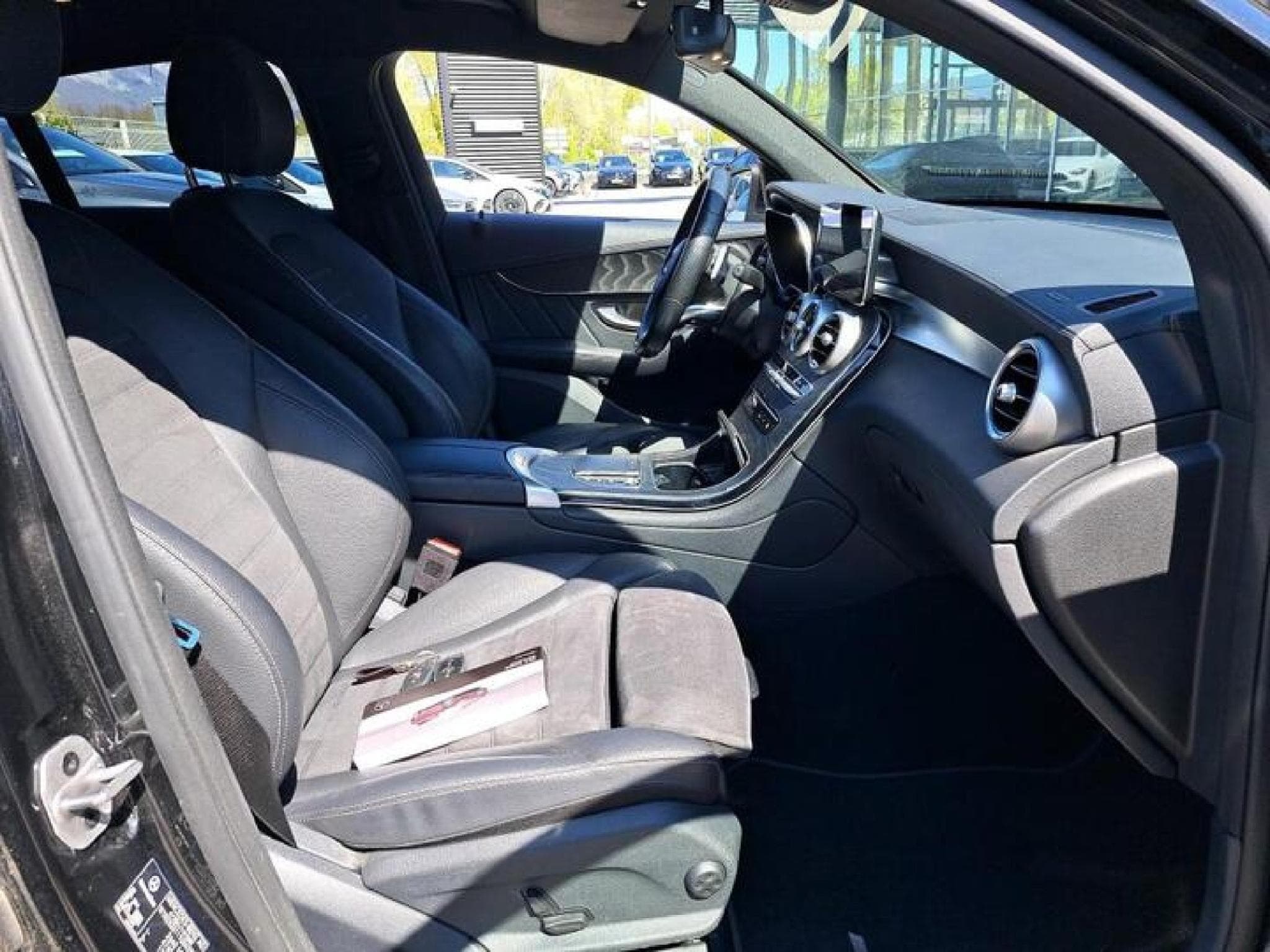 Mercedes GLC 300 AMG-Line (2022) - Photo 14