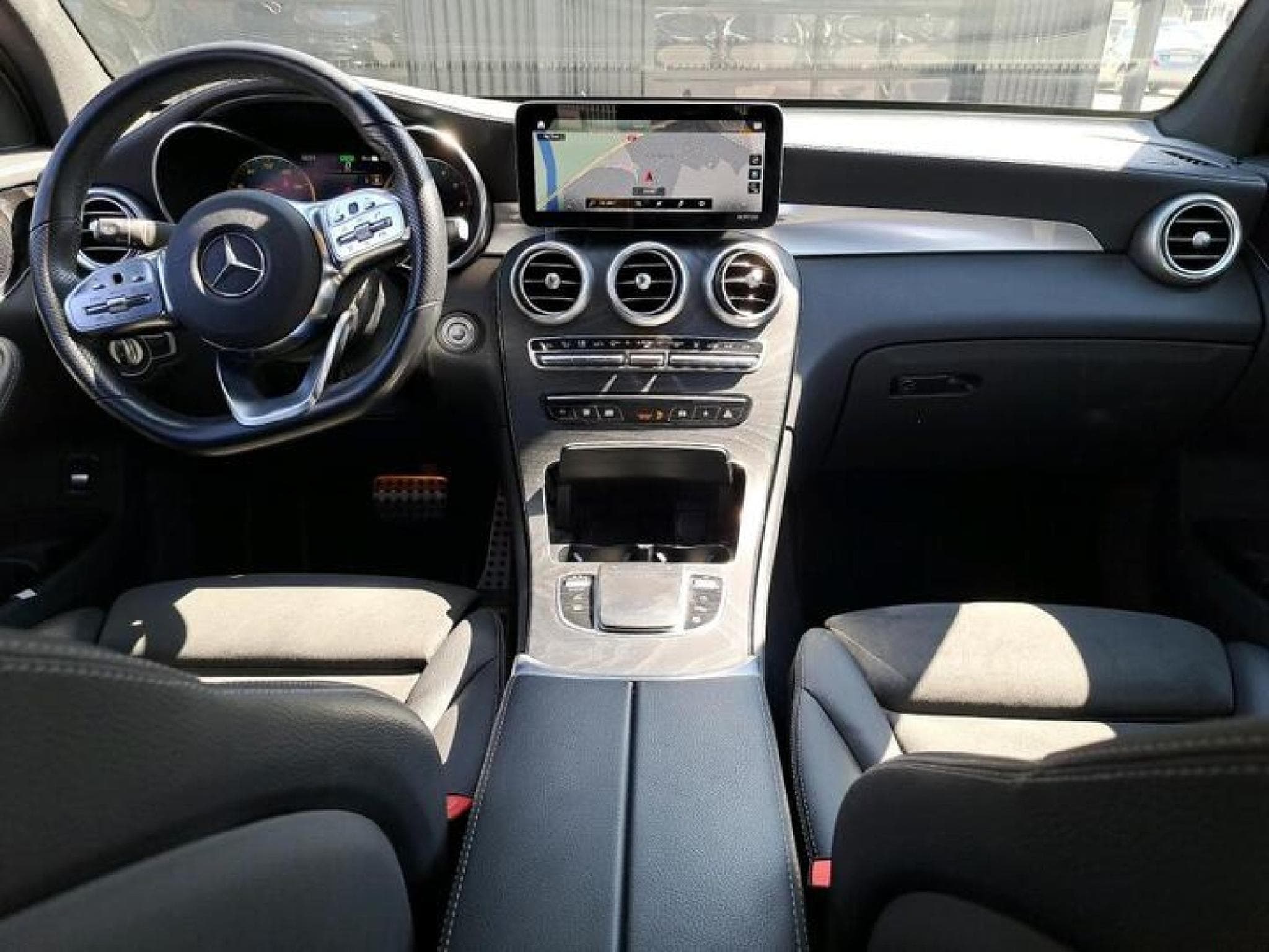 Mercedes GLC 300 AMG-Line (2022) - Photo 17