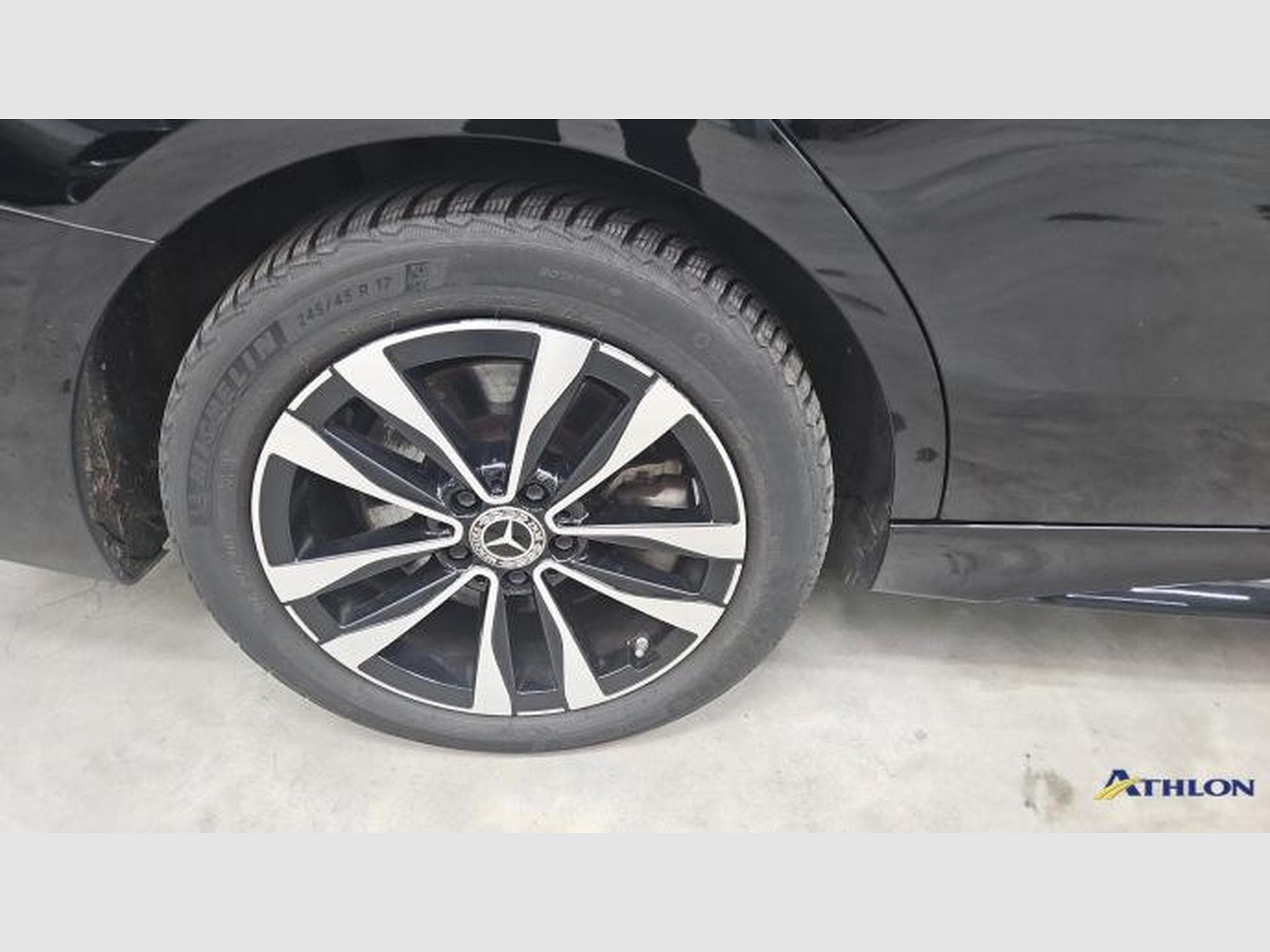 Mercedes C 300 AMG-Line (2022) - Photo 12