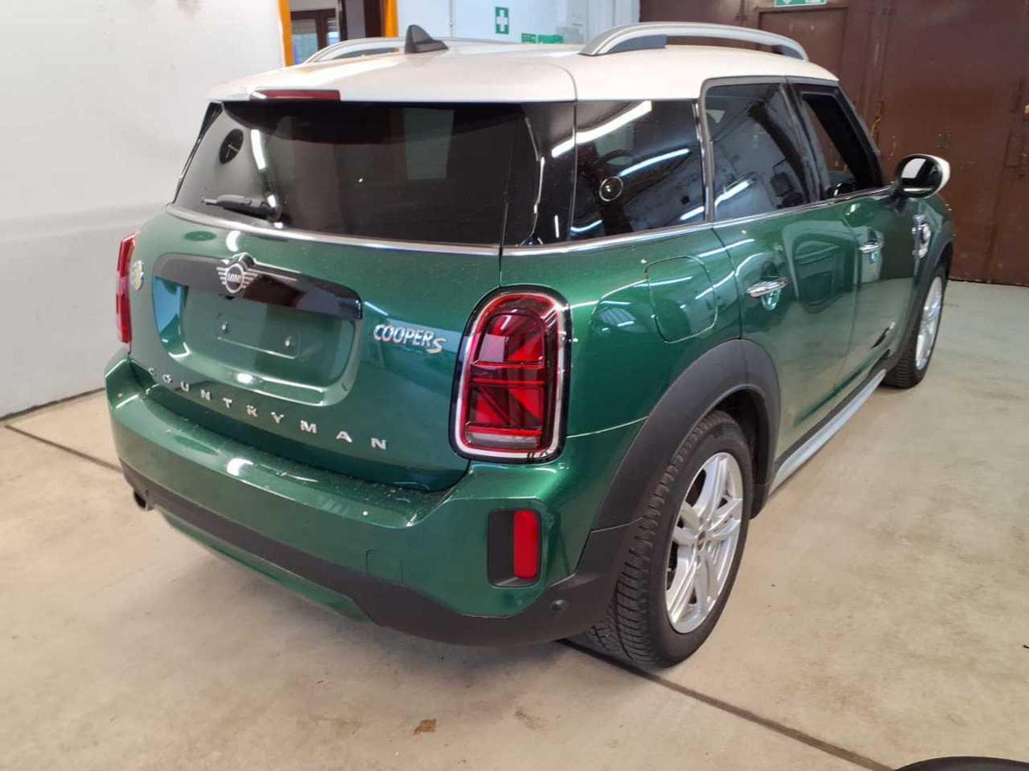 Mini Cooper COUNTRYMAN Cooper SE ALL4 Classic Trim (2022) - Foto 4