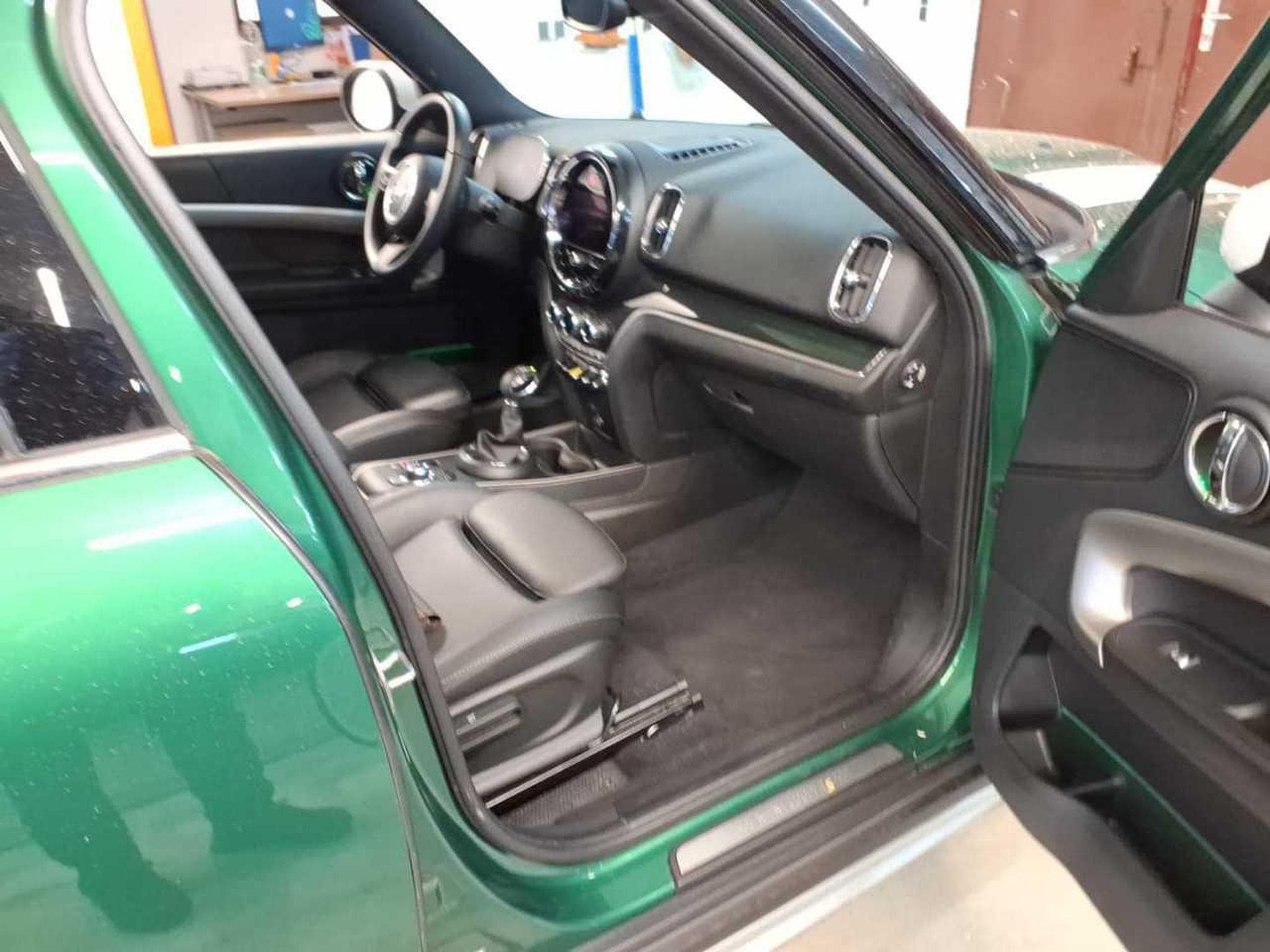 Mini Cooper COUNTRYMAN Cooper SE ALL4 Classic Trim (2022) - Foto 6