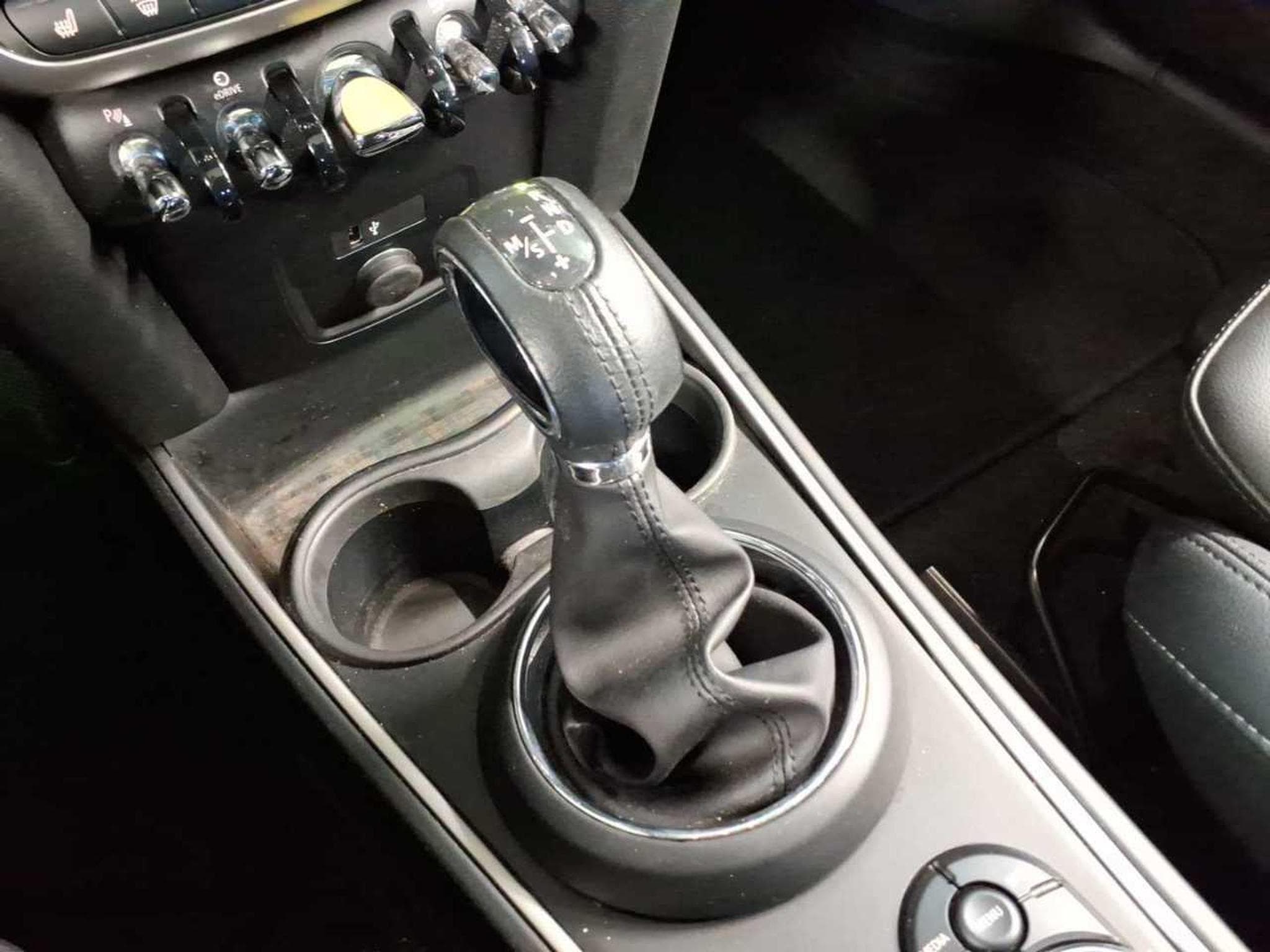 Mini Cooper COUNTRYMAN Cooper SE ALL4 Classic Trim (2022) - Foto 7