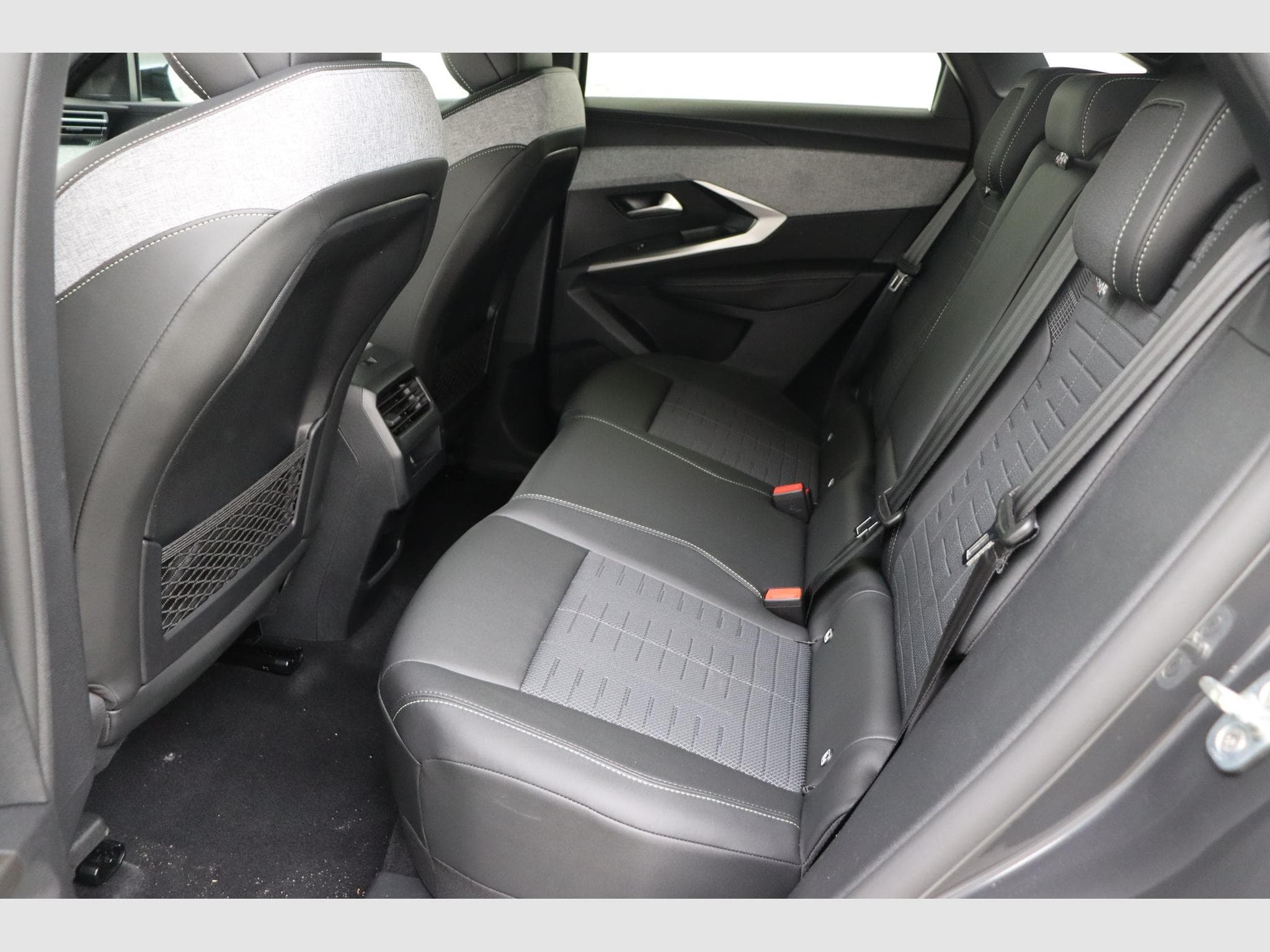 Peugeot E-3008 GT (2026) - Photo 16