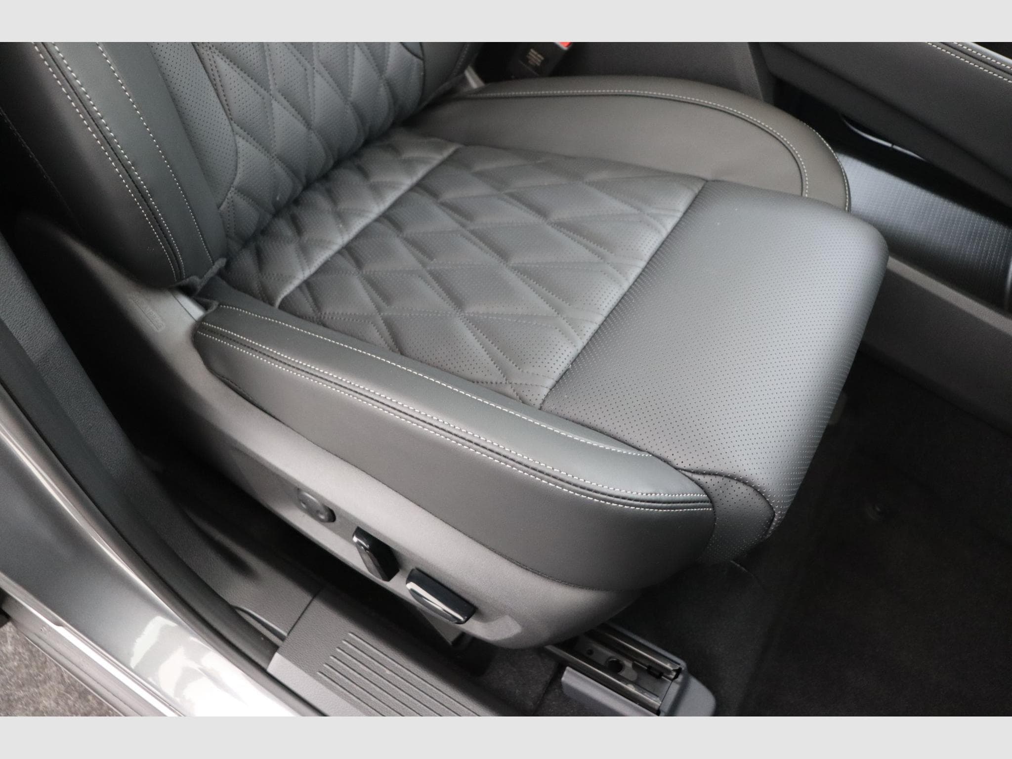 Nissan X-Trail Tekna + Bose + Nappa + 20" alloys 5pl (2025) - Photo 16