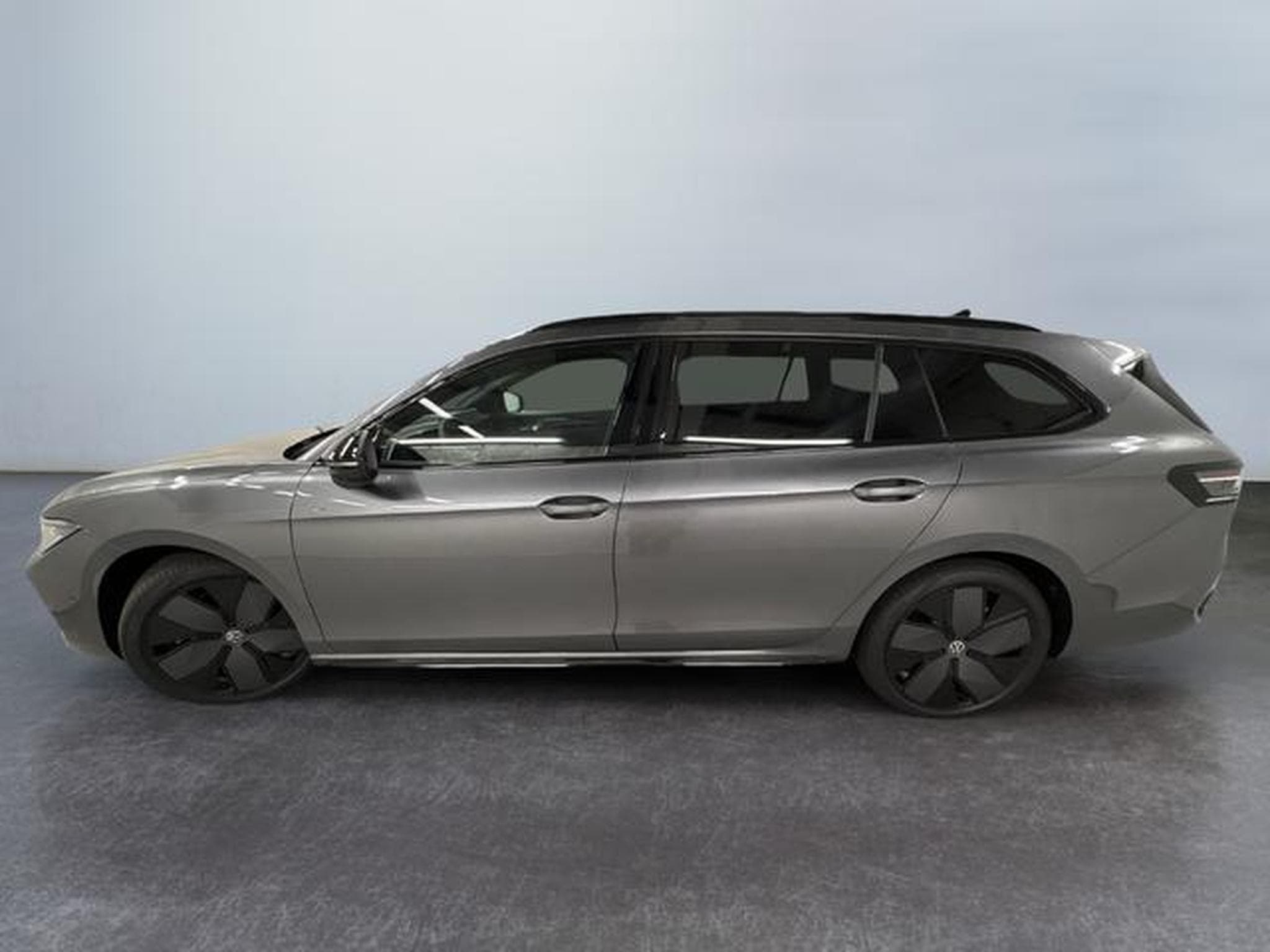 VW Passat R-Line (2025) - Photo 4