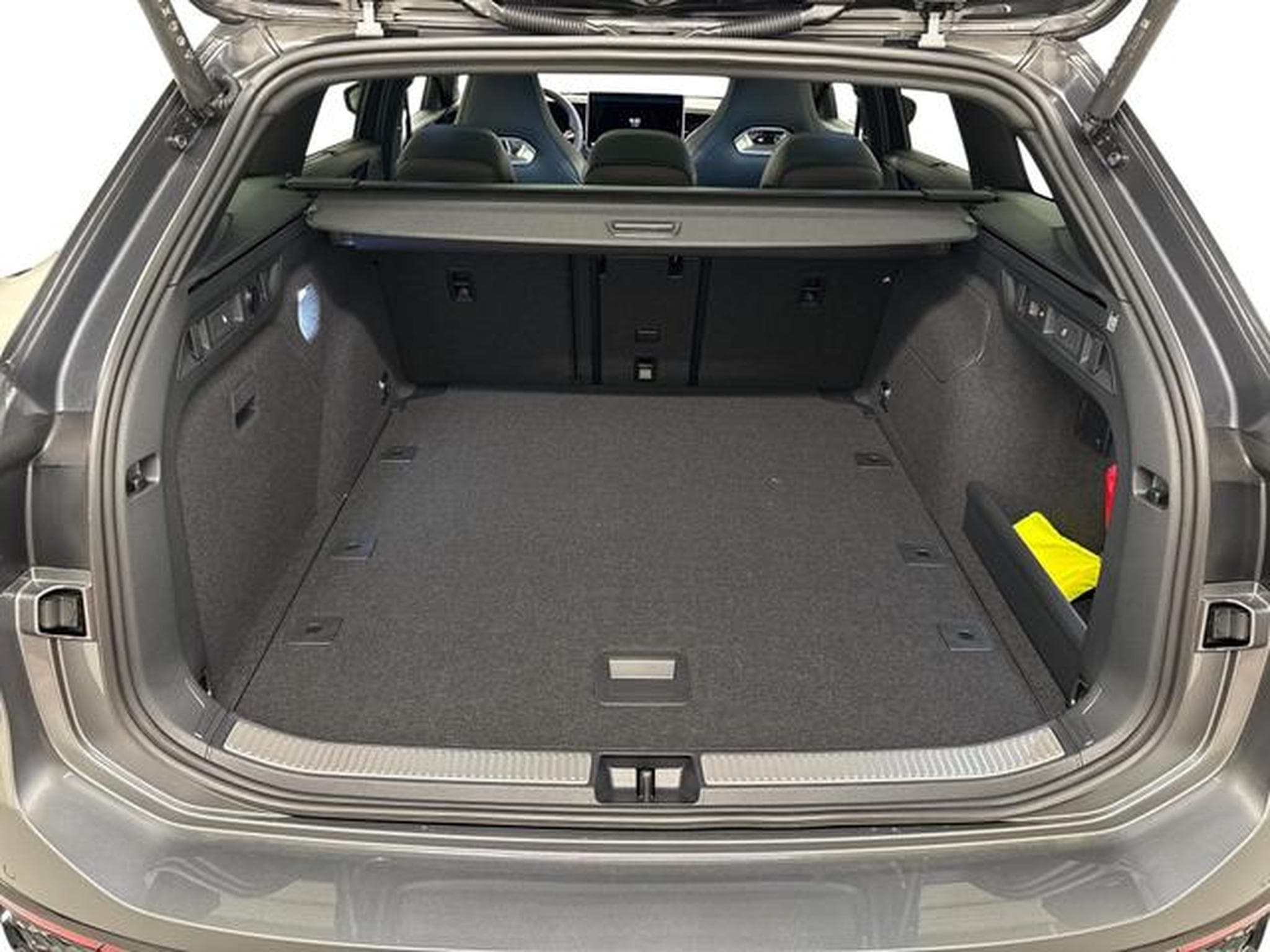 VW Passat R-Line (2025) - Photo 9