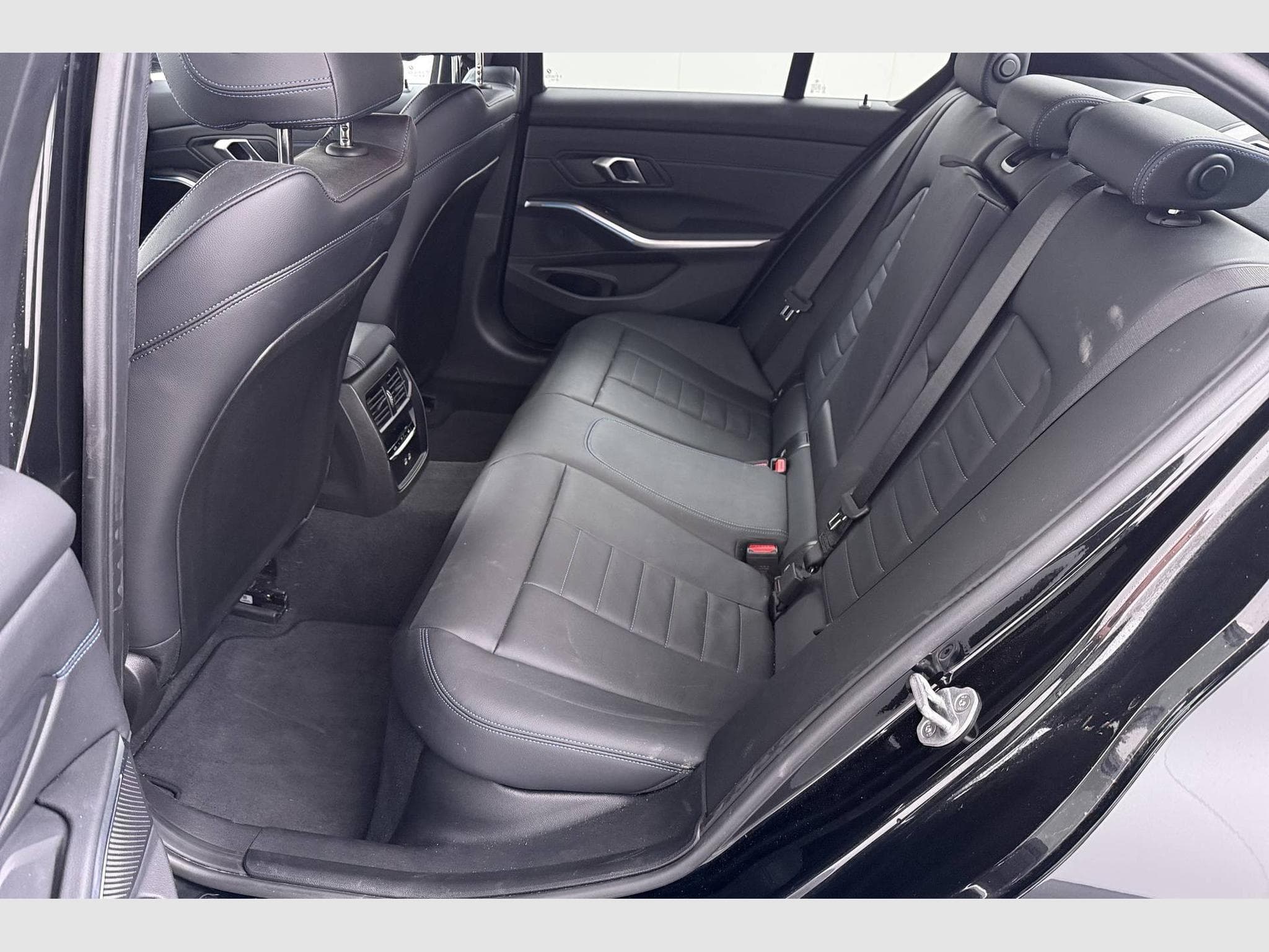 Bmw 330 M Sport (2025) - Photo 15