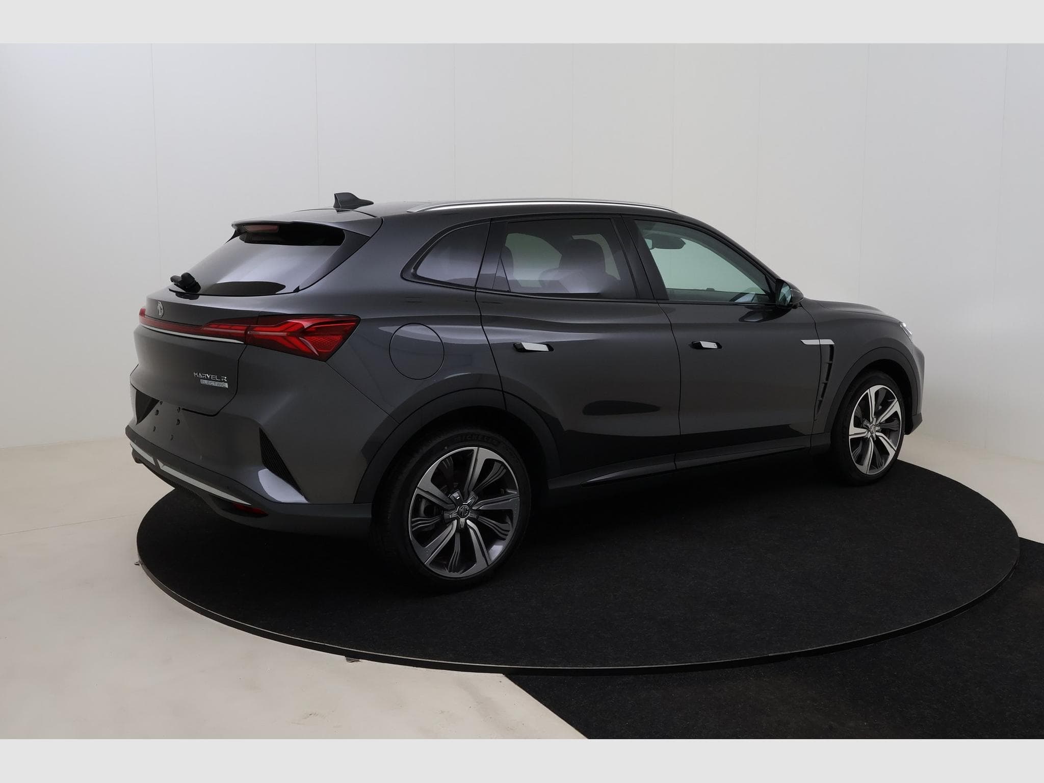 Mg Marvel R Luxury (2025) - Photo 5